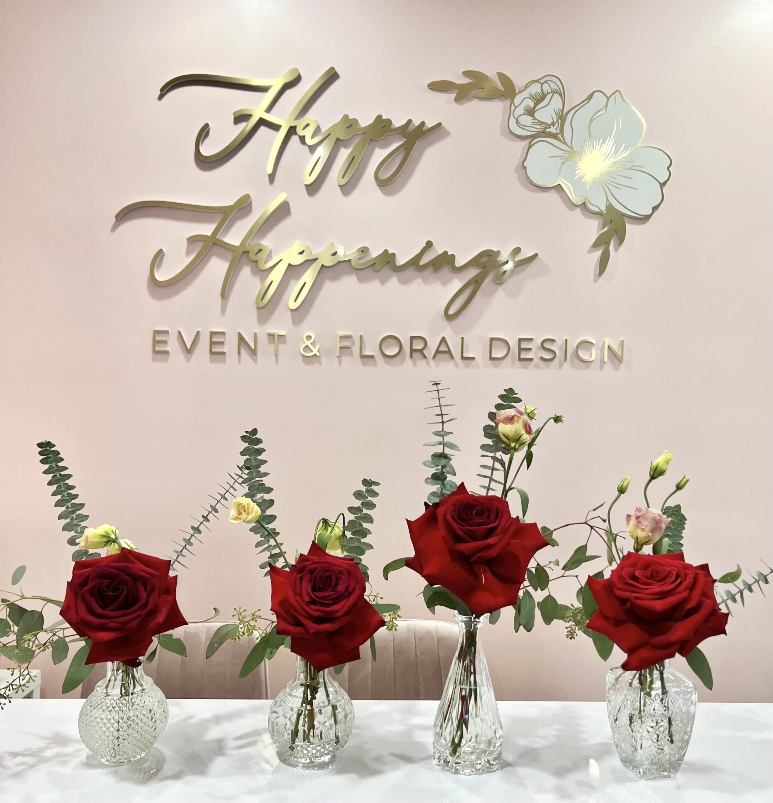 4 Assorted Bud Vases - Fresh premium rose with designer accent  Floral colors could be customizable upon request