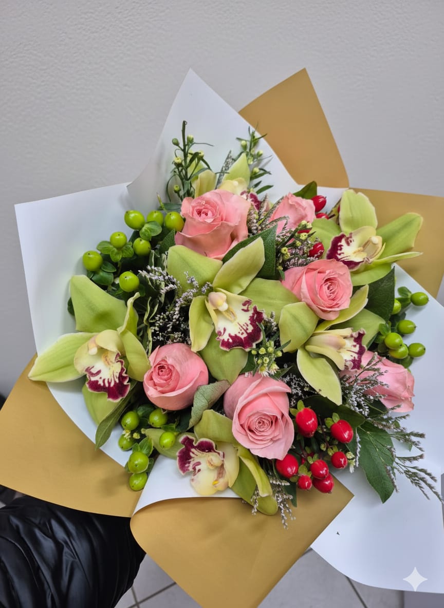 bouquet of roses with orchids - Bouquet of roses with orchids; the color of the orchids will depend on availability at the store.