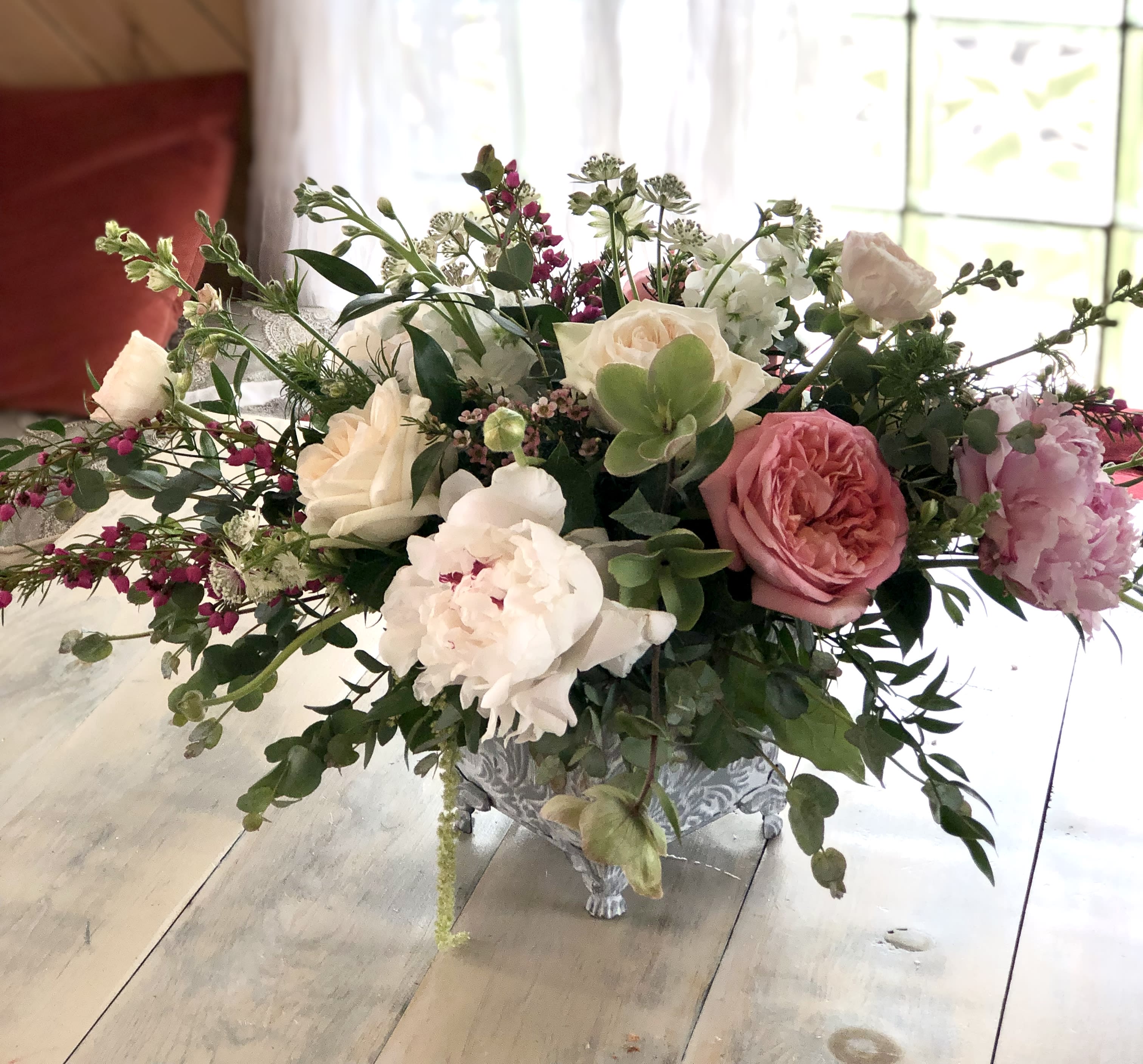 Garden Beauty - An elegant garden design with premium floral blooms, like Garden Roses, Peonies, Hellebores, and so much more. is a beautiful gift for anybody you want to impress. Mother-in-law, your boss, a client, etc... this arrangement is a crowd pleaser and an eye-catcher.  