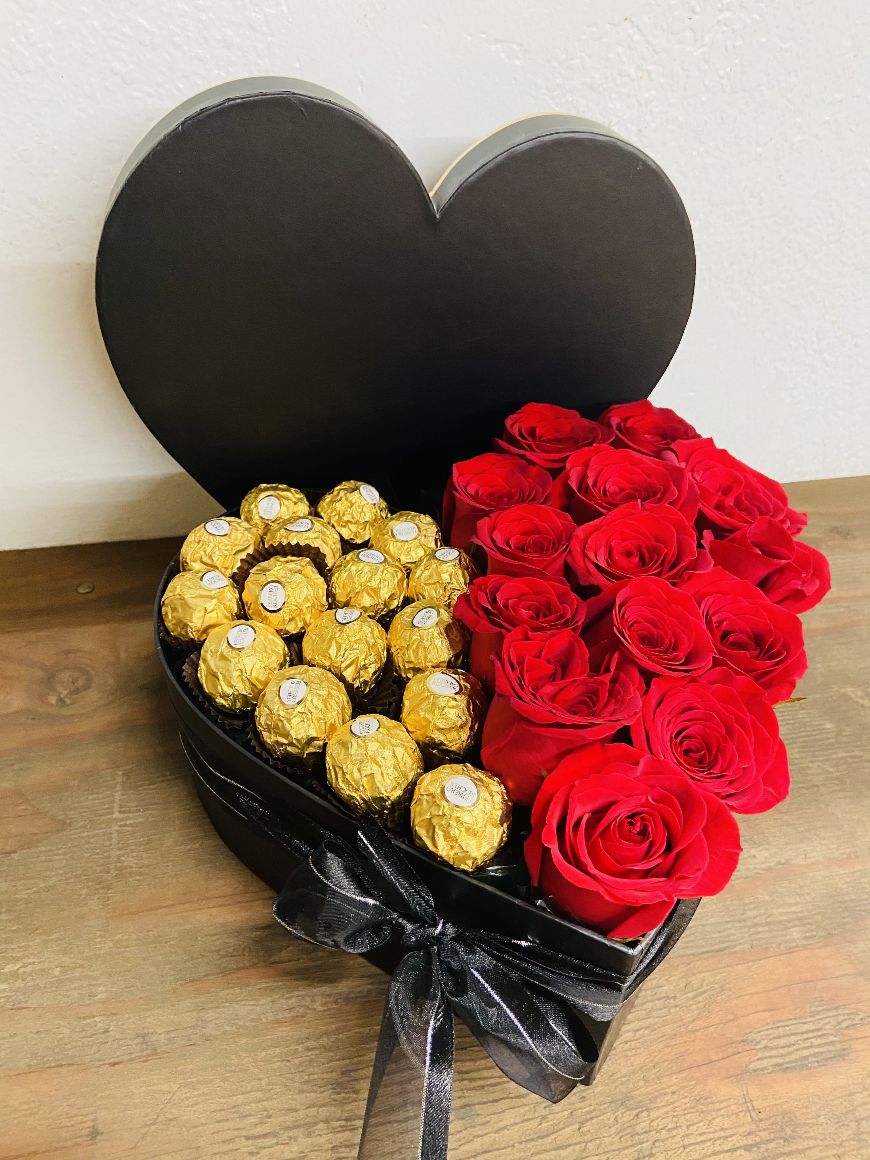 Puro amor  - Red Roses and Ferrero 