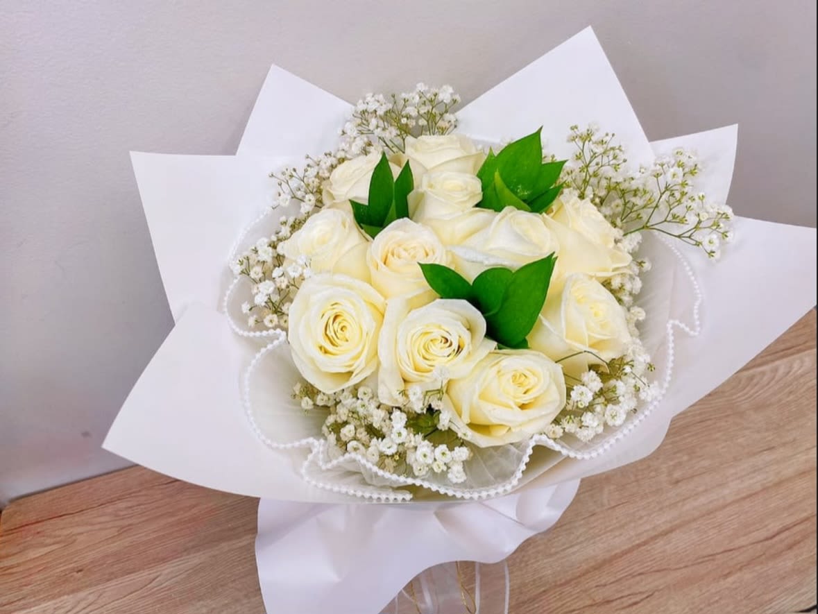 36 white roses bouquet  - 36 white roses bouquet
