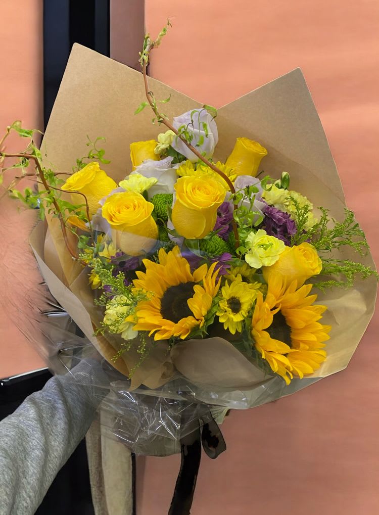 Round shaped yellowish garden bouquet  - Round shaped yellowish garden bouquet