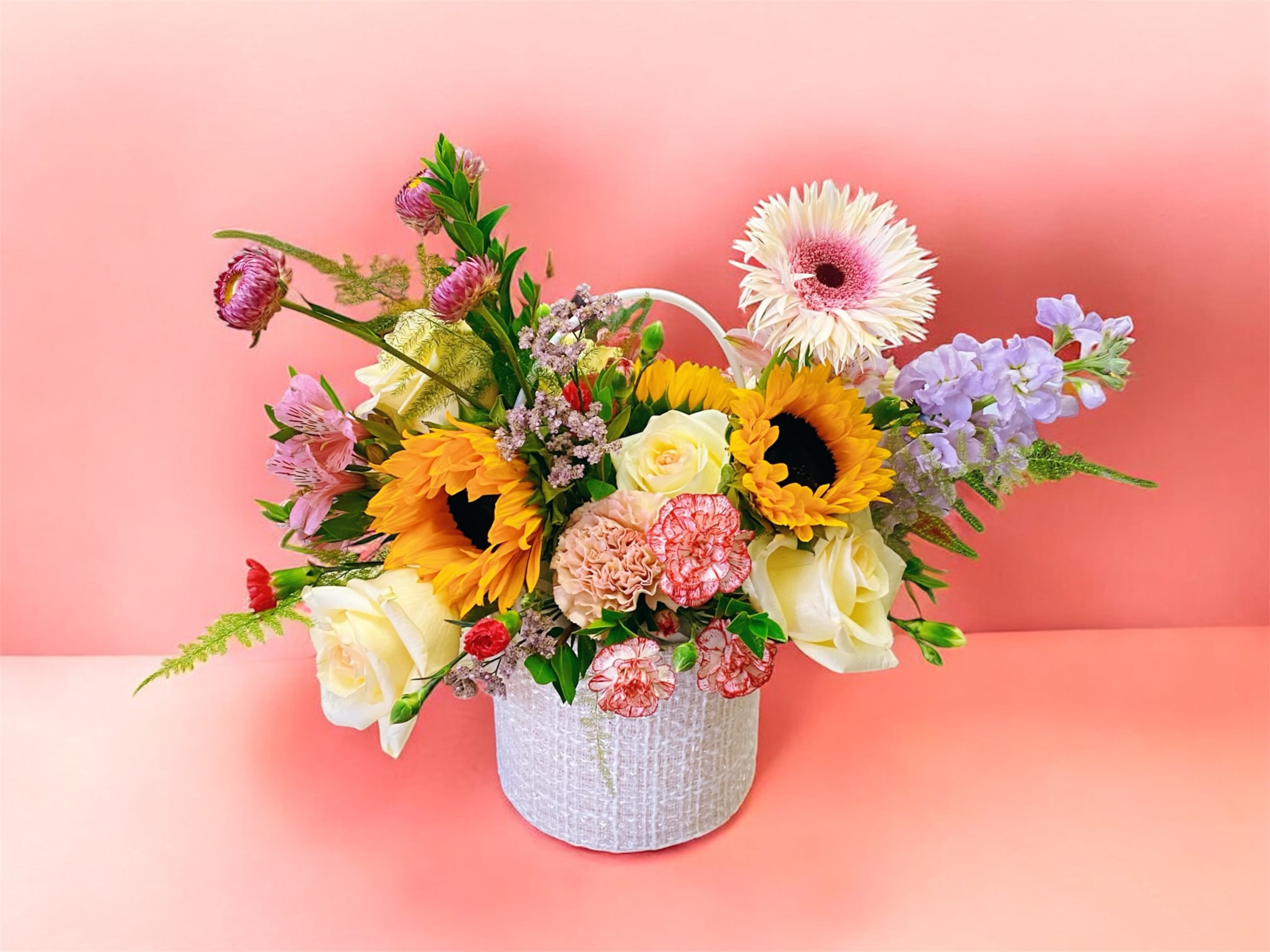 White cotton basket flowers - White cotton basket flowers