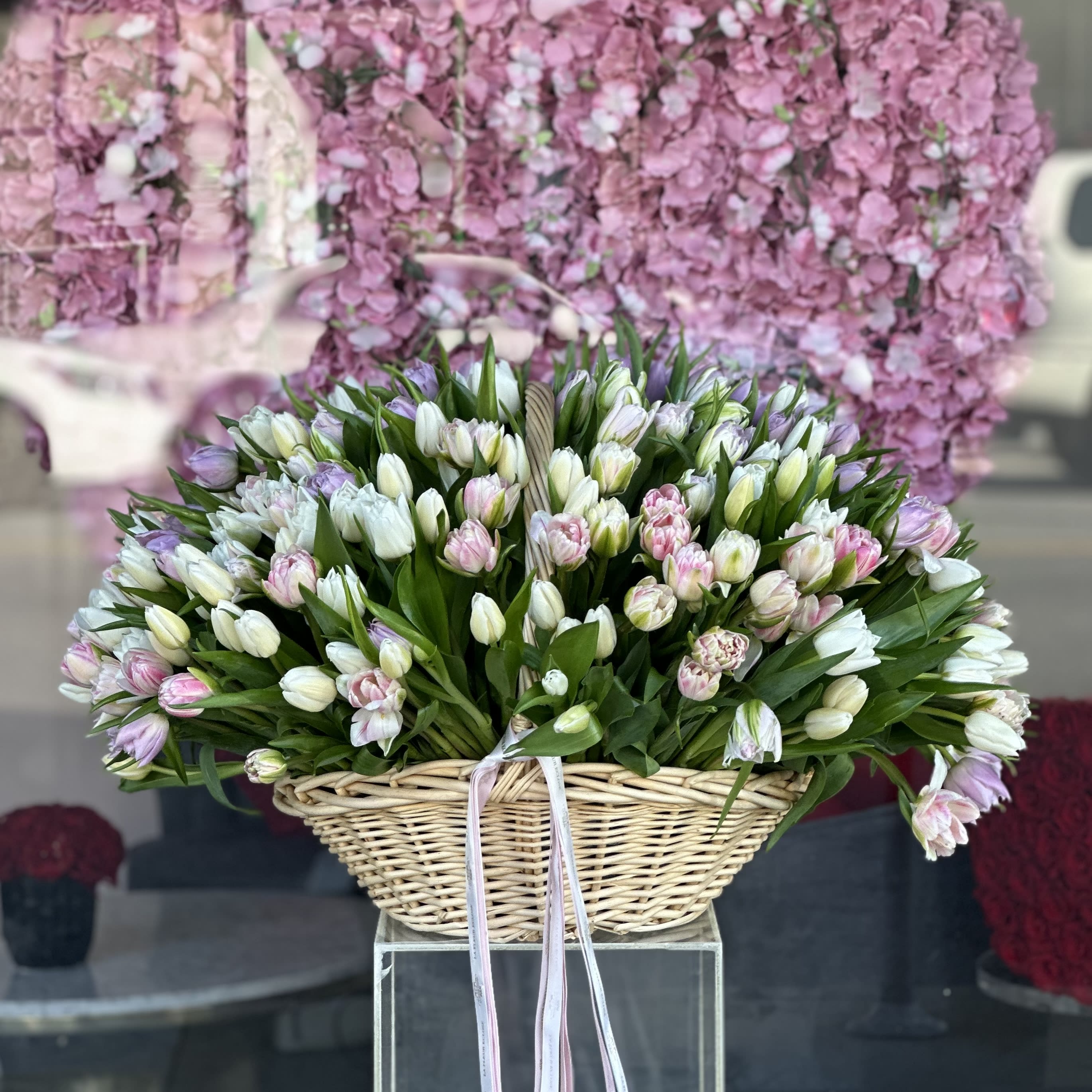 O La La - 250 double tulips in a basket