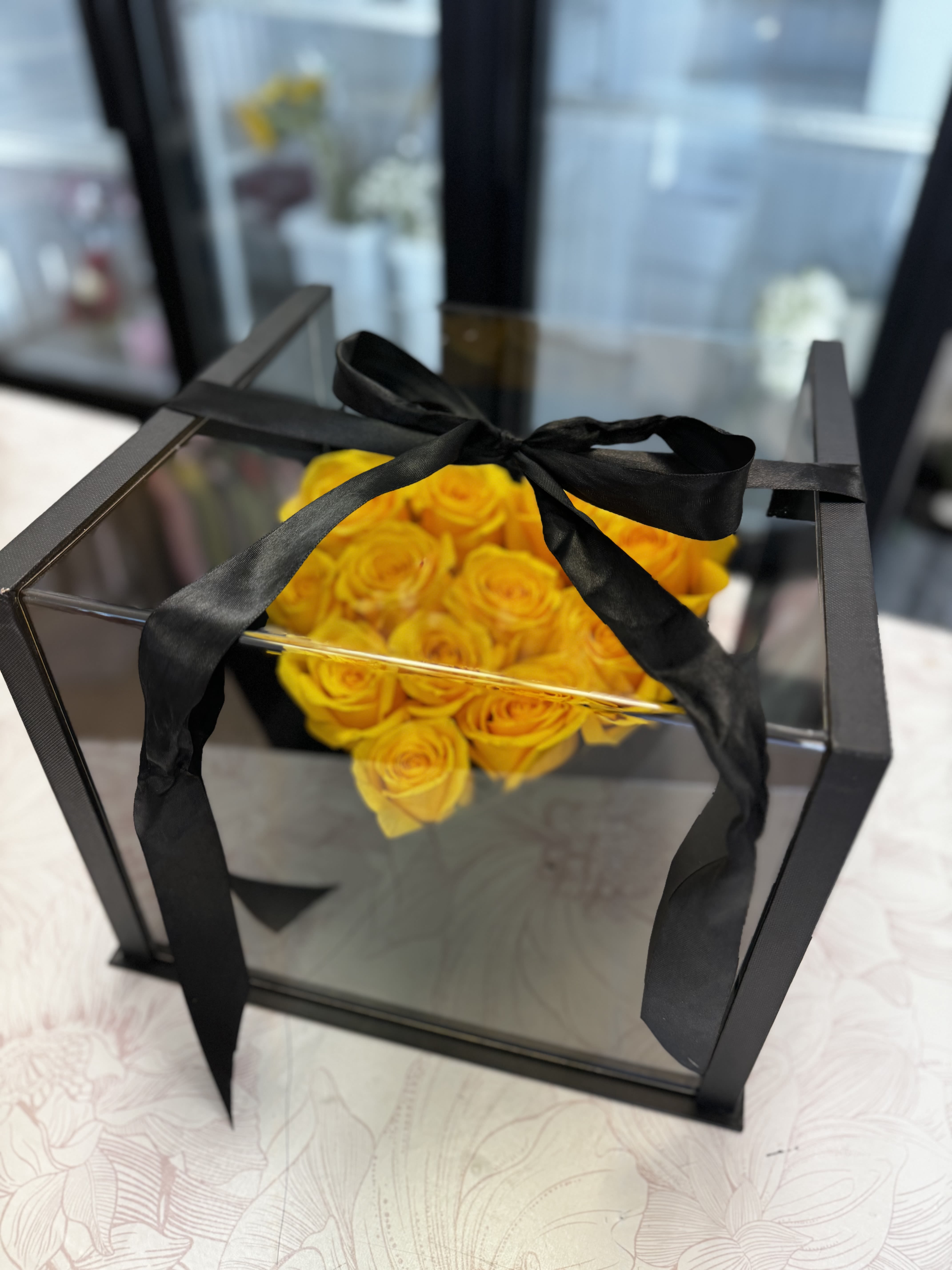 Floating heart black box - Beautiful black heart box, your select the color of roses.