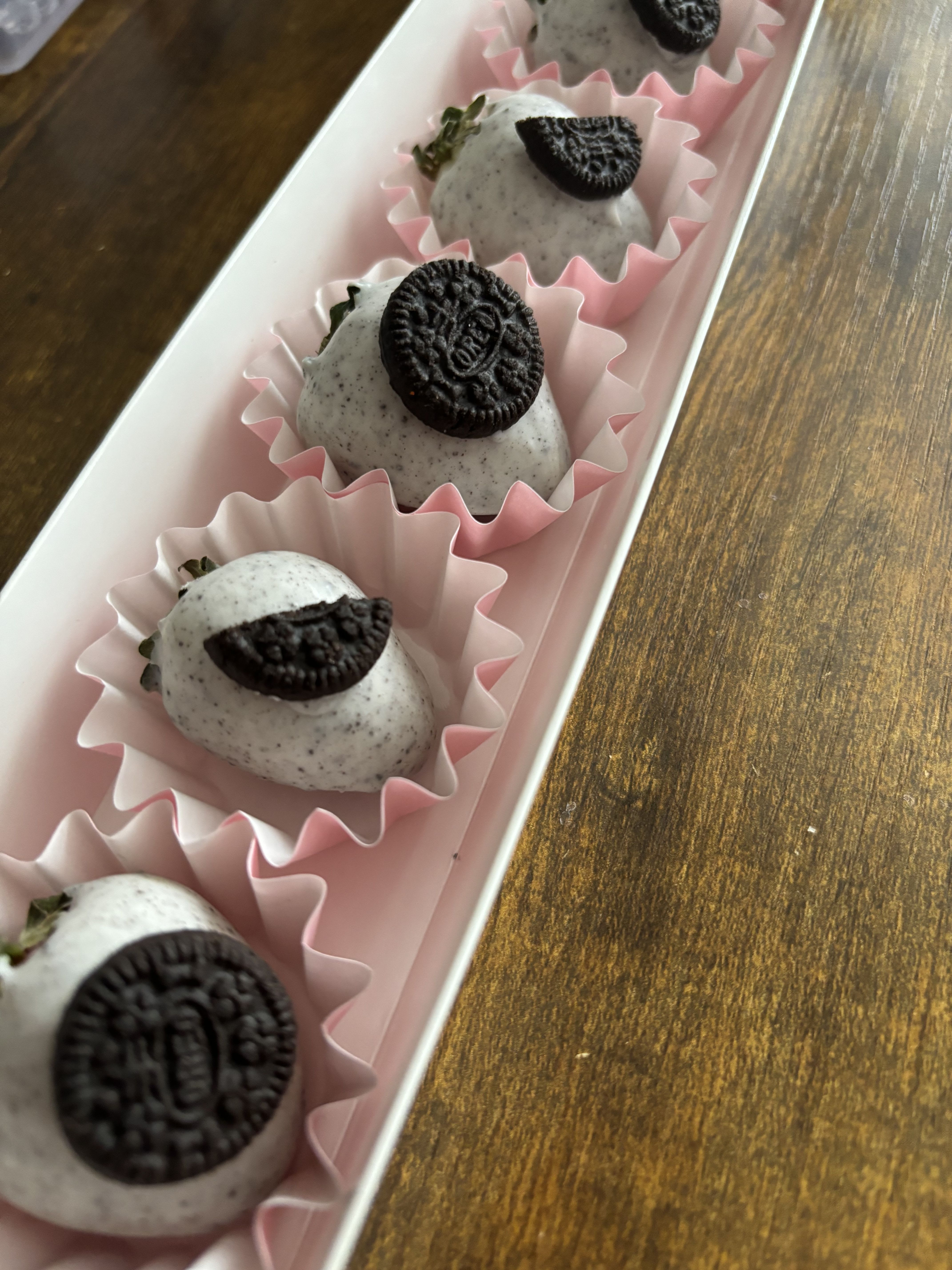 Oreo Strawberries - oreo flavored