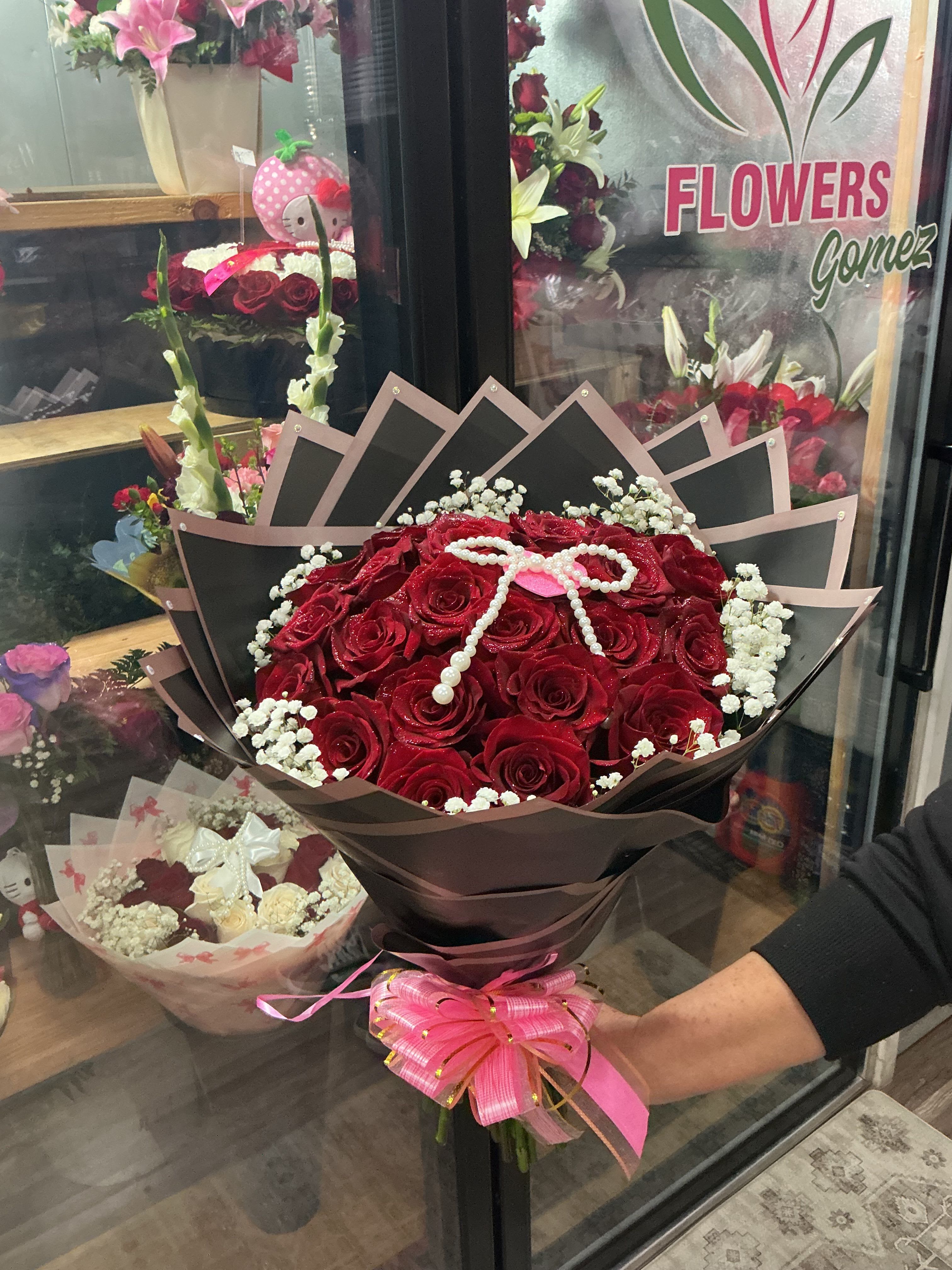 Romance Ramo Buchon - Beautiful bouquet made pure red roses , available on any color or any size 