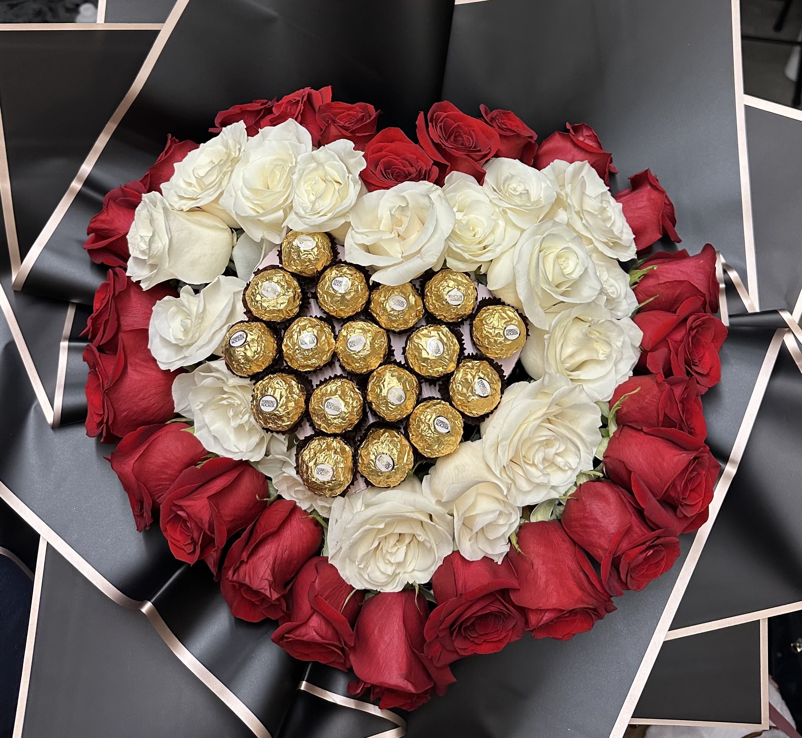 My heart forever - Flowers and color substitution might apply. Does not include a vase