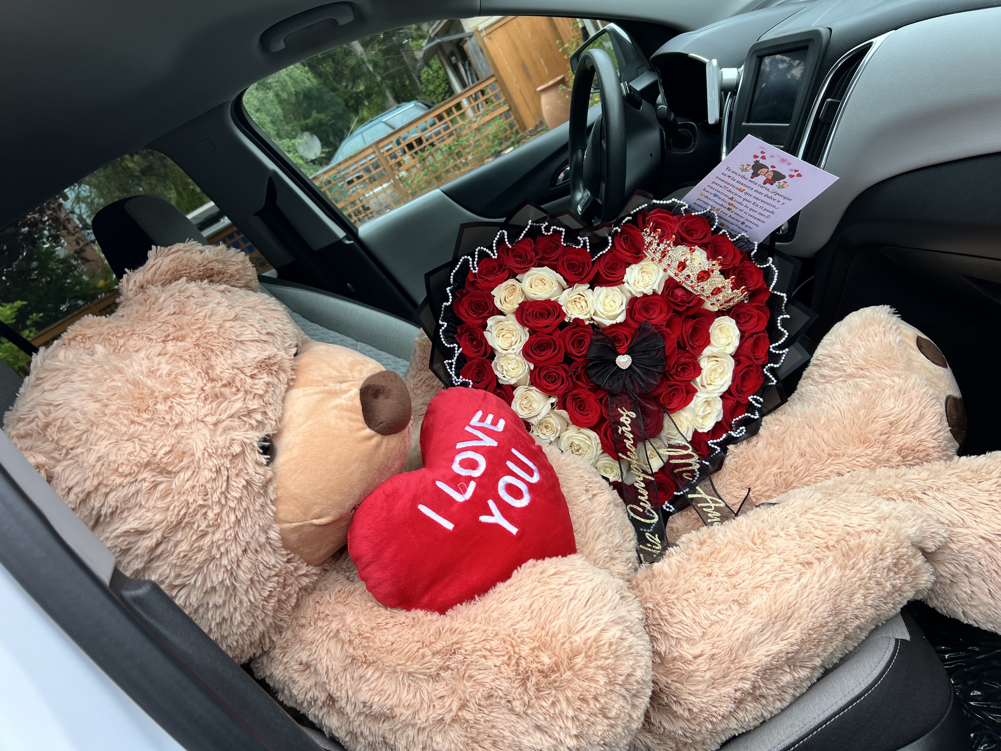 I love you bouquet  - This bouquet is one of the most sweet and romantic bouquet ever.  This bouquet includes: -50-120 depending on the size bouquet you selected, Color roses Red + white heart rose in the center. -Black pearl mesh rim. -Custom bow with message (wording of your choice) -Red and Gold tiara.  -Black transparent wrapping paper.   