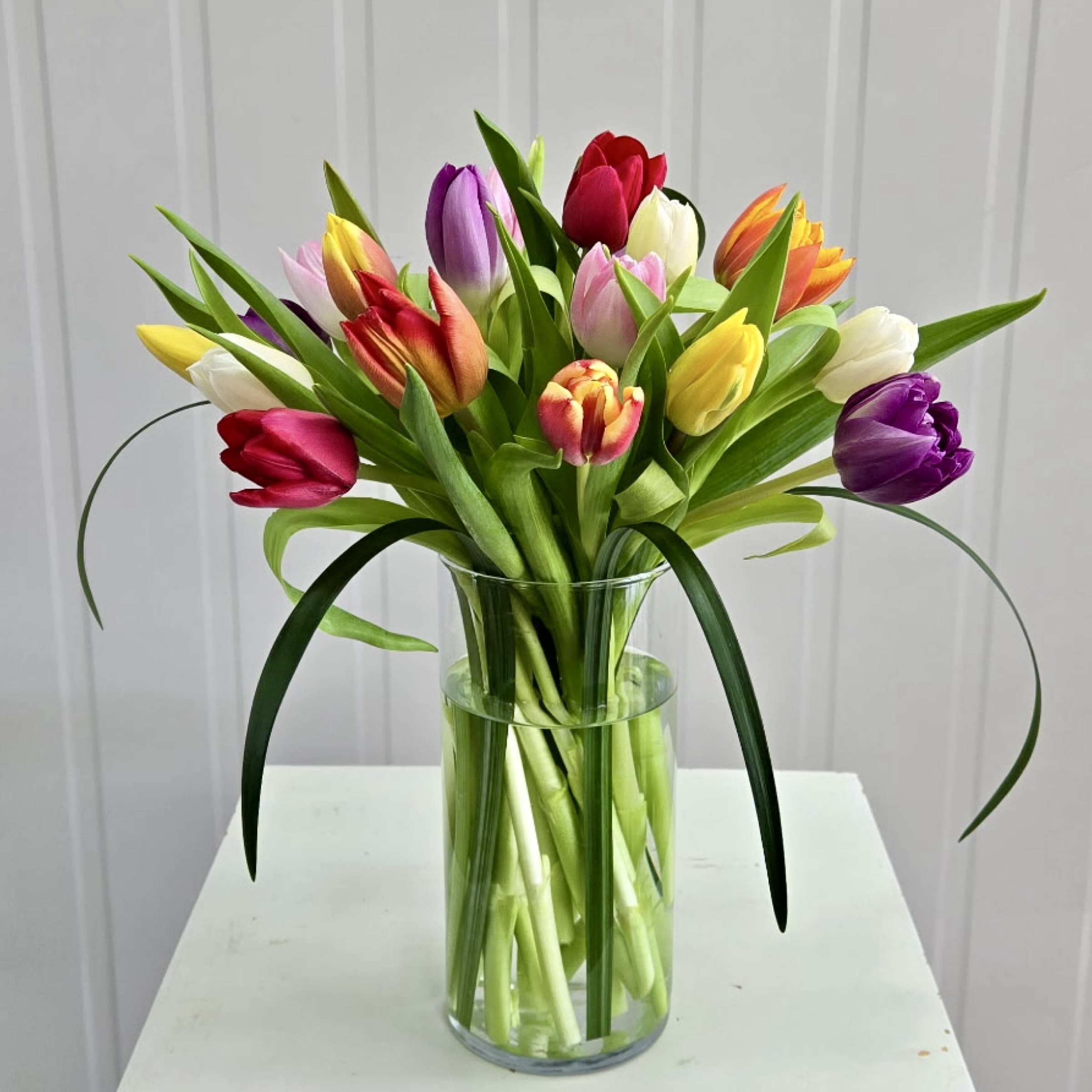  TULIPS  Bouquet - Colorful in a glass vase. Or as similar as possible.