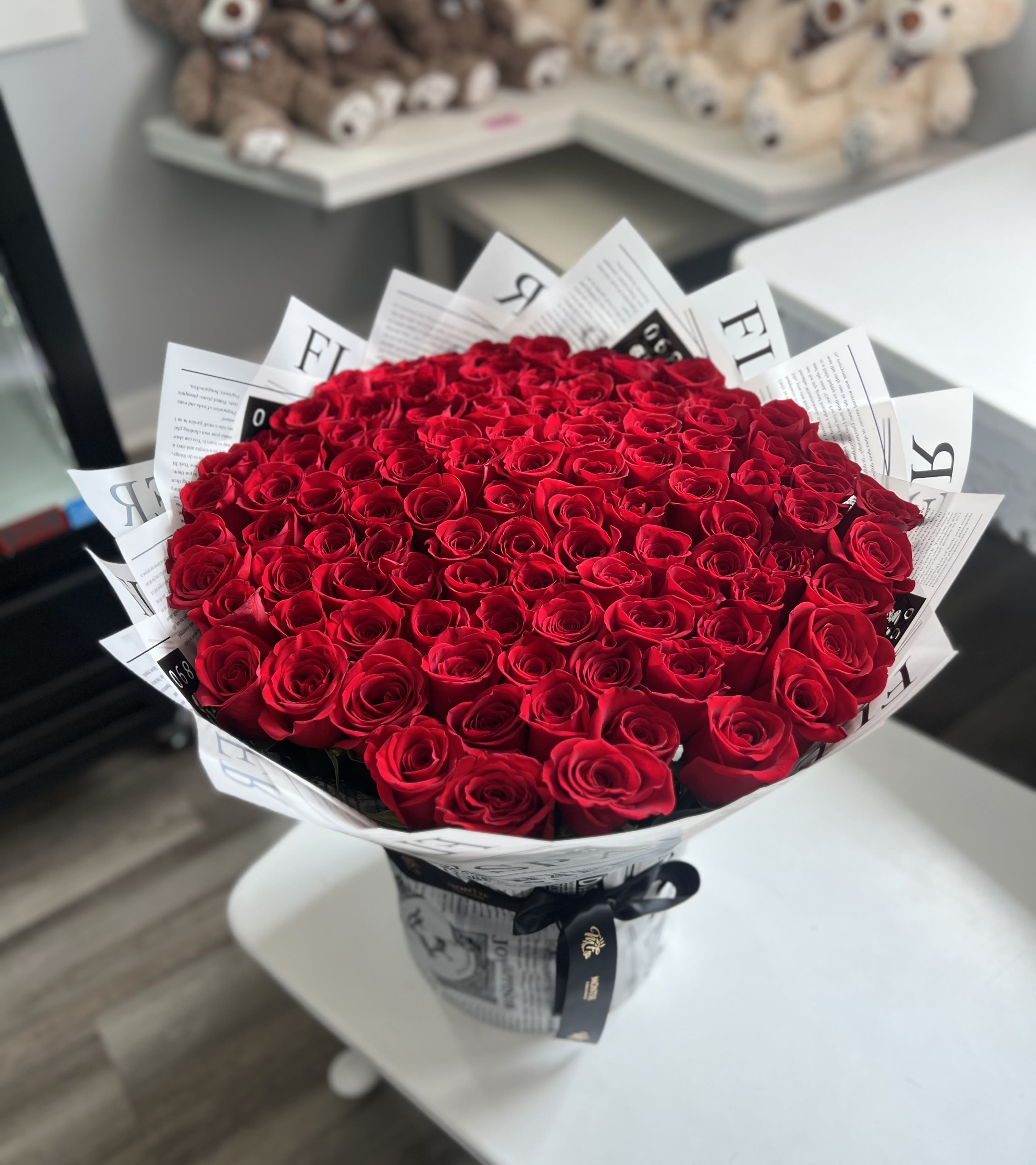 Red elegance  - 100 red roses Ramo Buchon