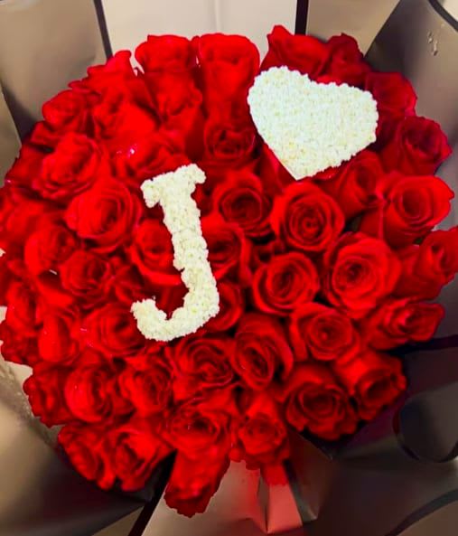 Ramo Buchon  Style ( 50 Count) with Initial &amp; Heart - Make a statement with this selection of premium rose arrangement, Ramo Buchon style. Our most premium deluxe freedom roses in 60 cm stems imported from south America presented in a lush &amp; eye-catching elegant bouquet. (Tiara not included) (Initial Letter and heart not included. Available as an Add-On)
