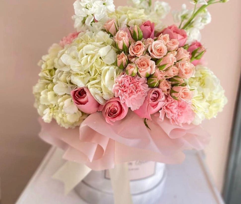 Special Flower Box - A delicate and elegant floral arrangement designed to express love, sweetness, and sophistication. Featuring a soft palette of pinks and creams, this design blends premium roses and seasonal blooms in a luxurious, romantic style.  Perfect for birthdays, anniversaries, baby showers, or simply to make someone feel special    Details: • Premium roses &amp; seasonal flowers • Soft pink &amp; cream color palette • Designed in a luxury hat box • Handcrafted with care • Same-day delivery available in Houston &amp; Katy   A timeless arrangement full of beauty and charm.