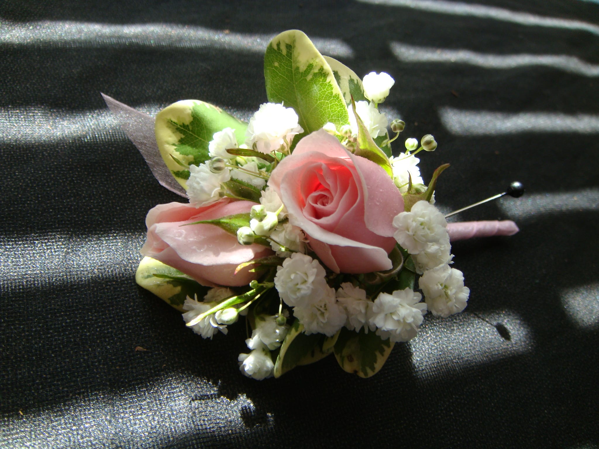 Boutonniere Pink Spray Rose  -  Pink Spray Rose Boutonniere 