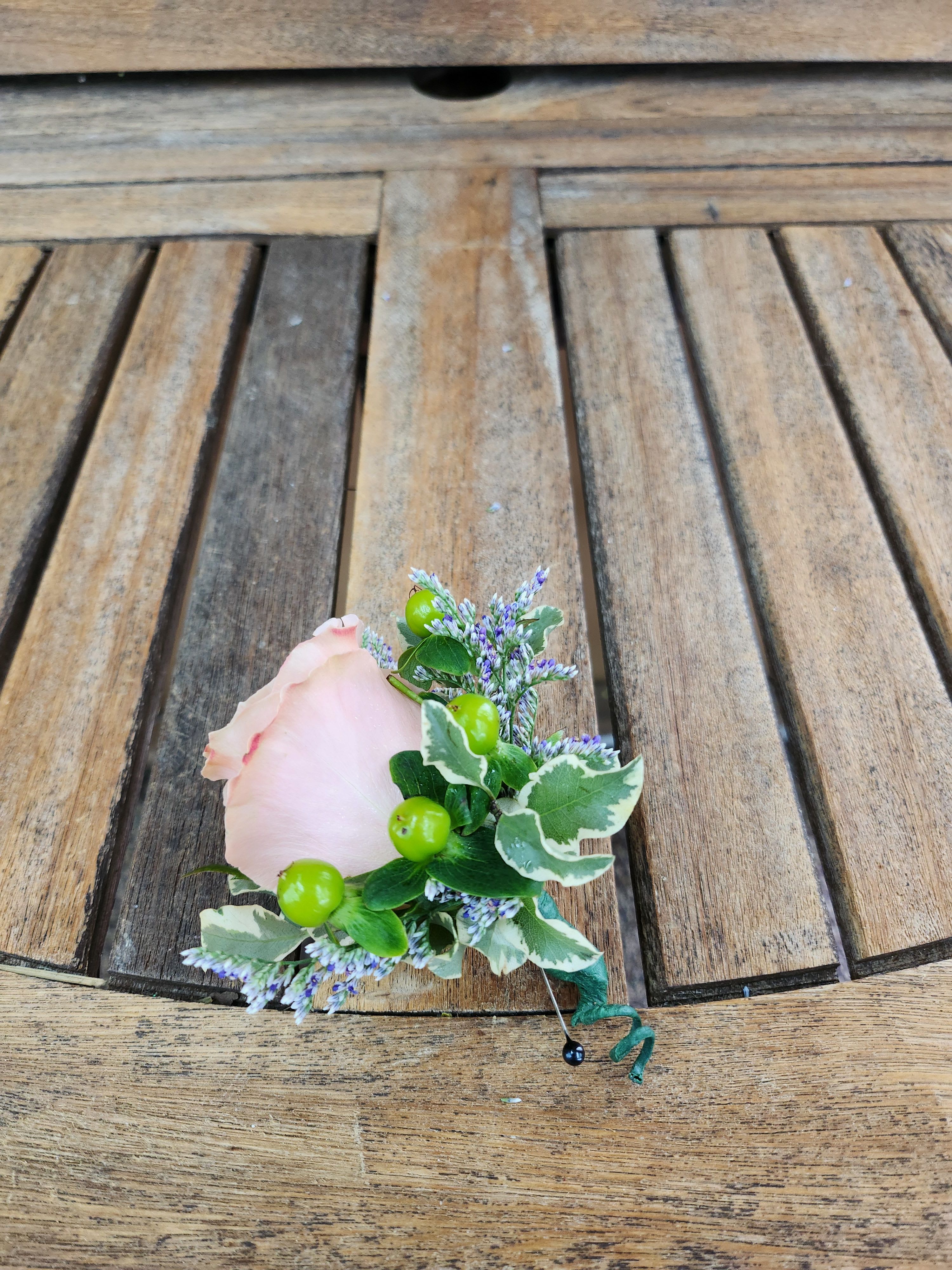 Boutonniere With Peach Roses And Green Hypericum  - Boutonniere with peach roses and green hypericum