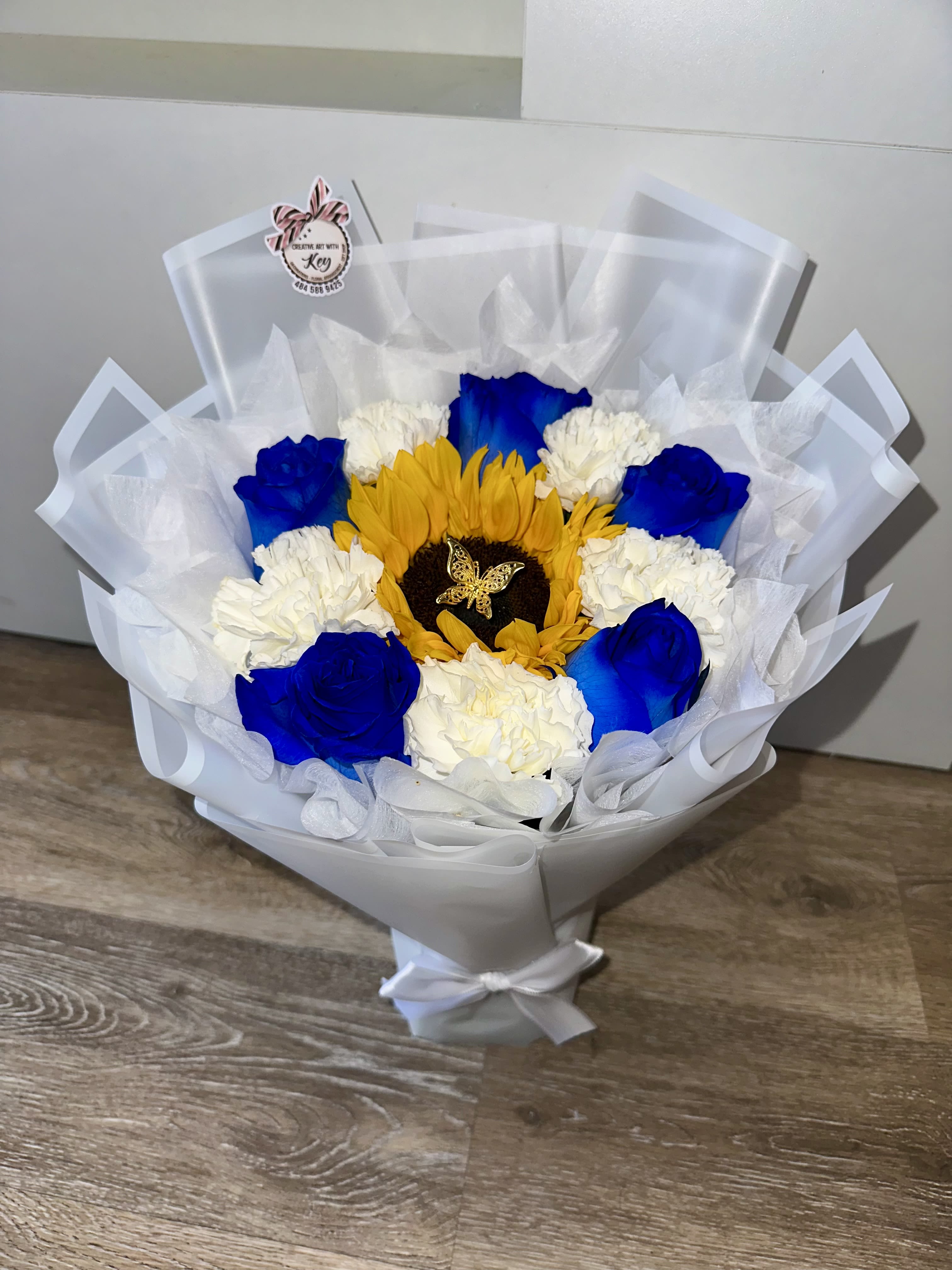 DETAIL WITH SUNFLOWER, blue roses, white carnations - DETAIL WITH SUNFLOWER, blue roses, white carnations