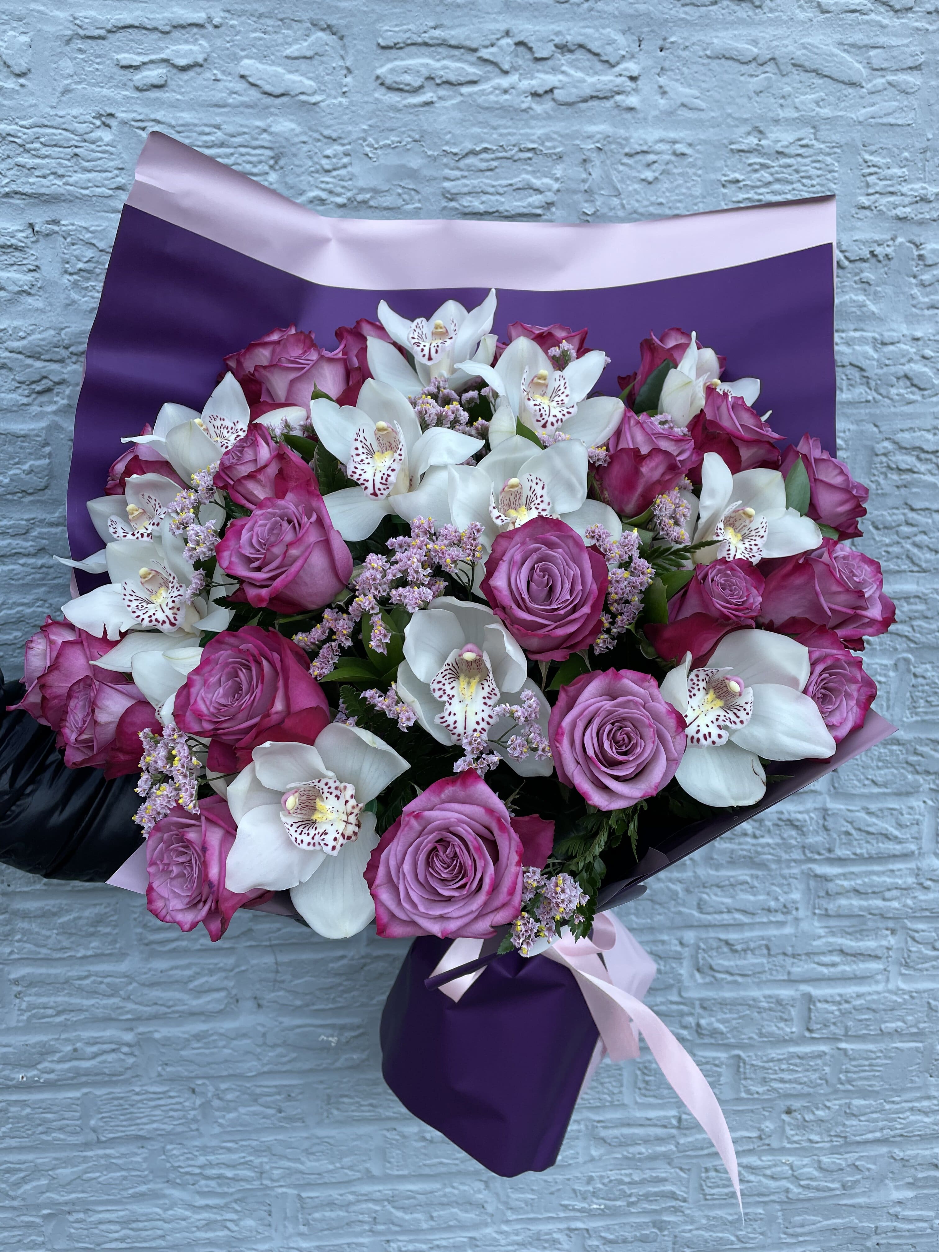 Purple roses with orchids bouquet. The photo shows a premium size. - The photo shows a premium size.
