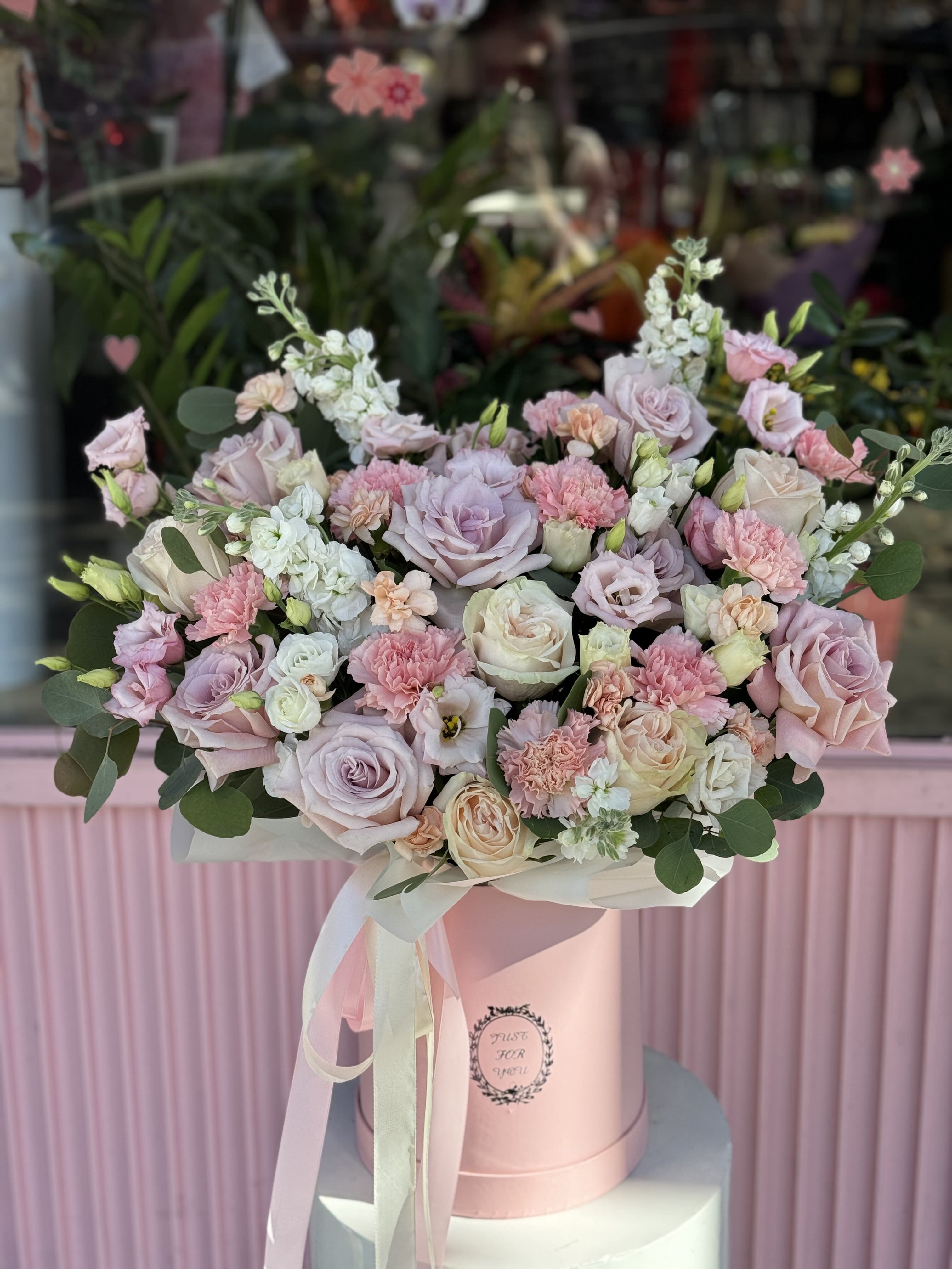 Pastel perfection box. The Photo Shows A Deluxe Size. - The Photo Shows A Deluxe Size.