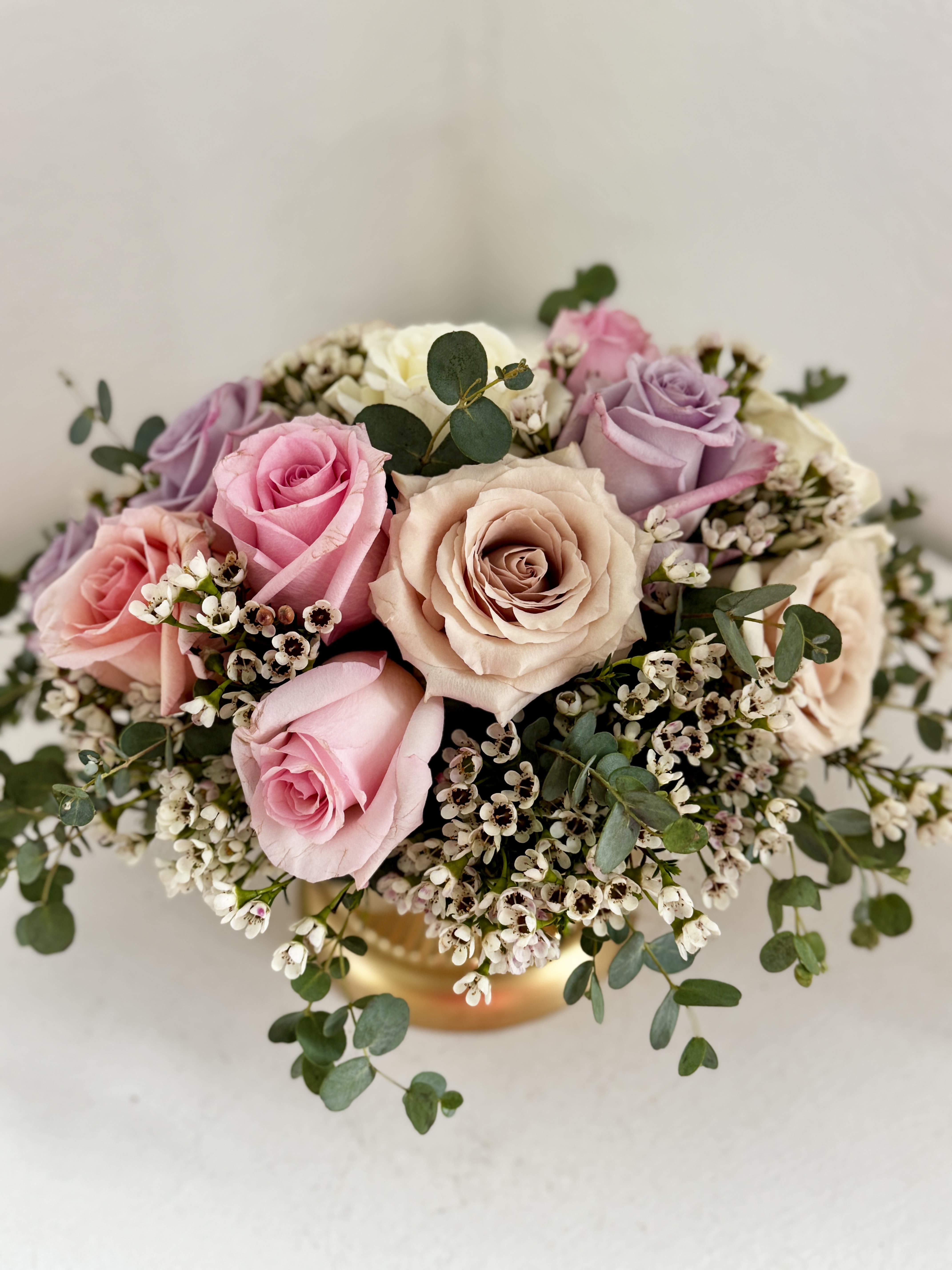 XOXO - Elegant and adorned with 12 roses in multiple colors, XOXO is the perfect gift for someone who loves low, compact, round arrangements! Perfect for a centerpiece for a table or just to simply enjoy on a counter!