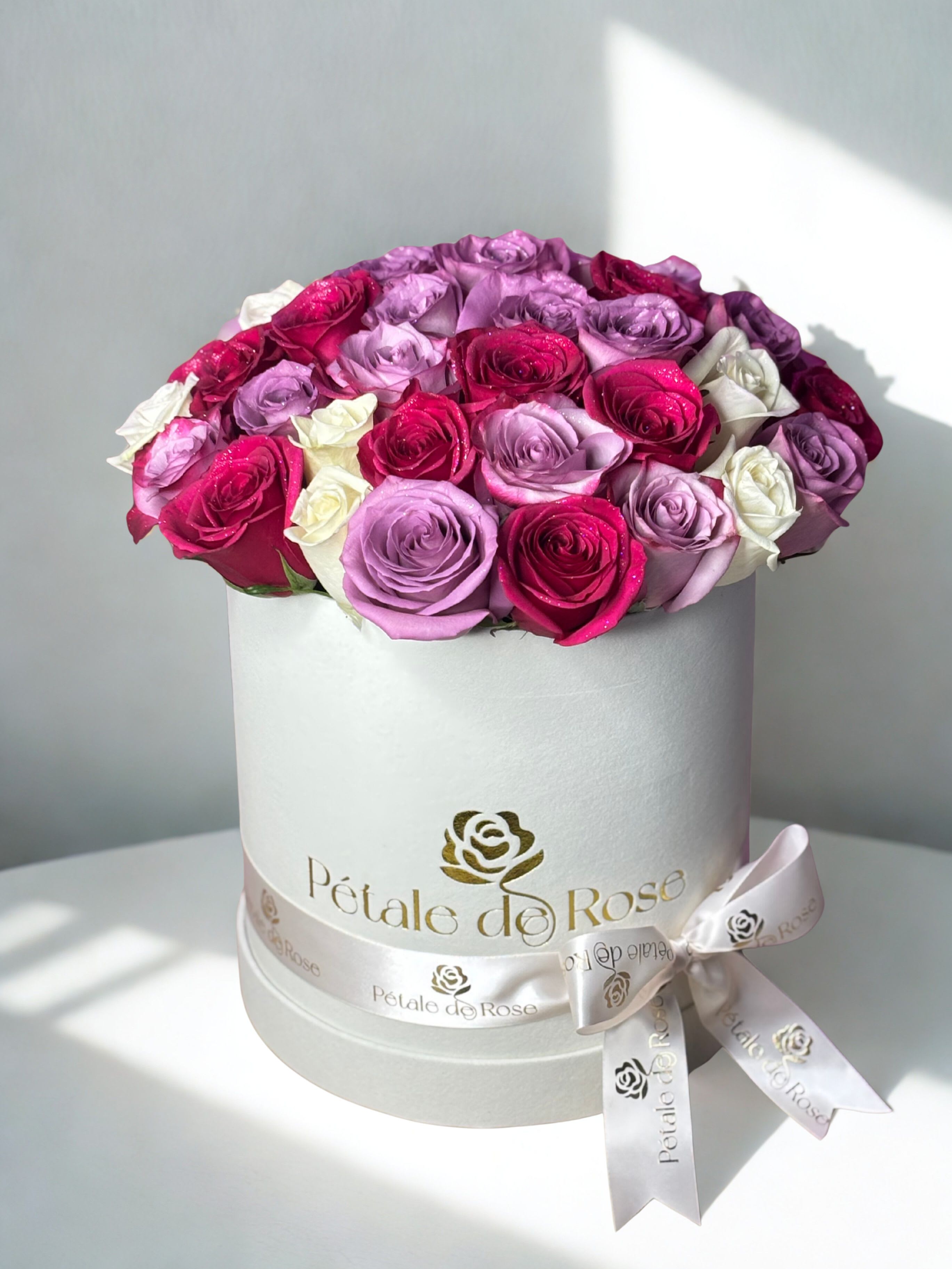 Combination White Box  - Enjoy fresh roses 30 roses in our beautiful velvet white/cream box. Surprise your loved one during valentines season!   3 color combination - colors are based availability. We will use 3 colors for this box 