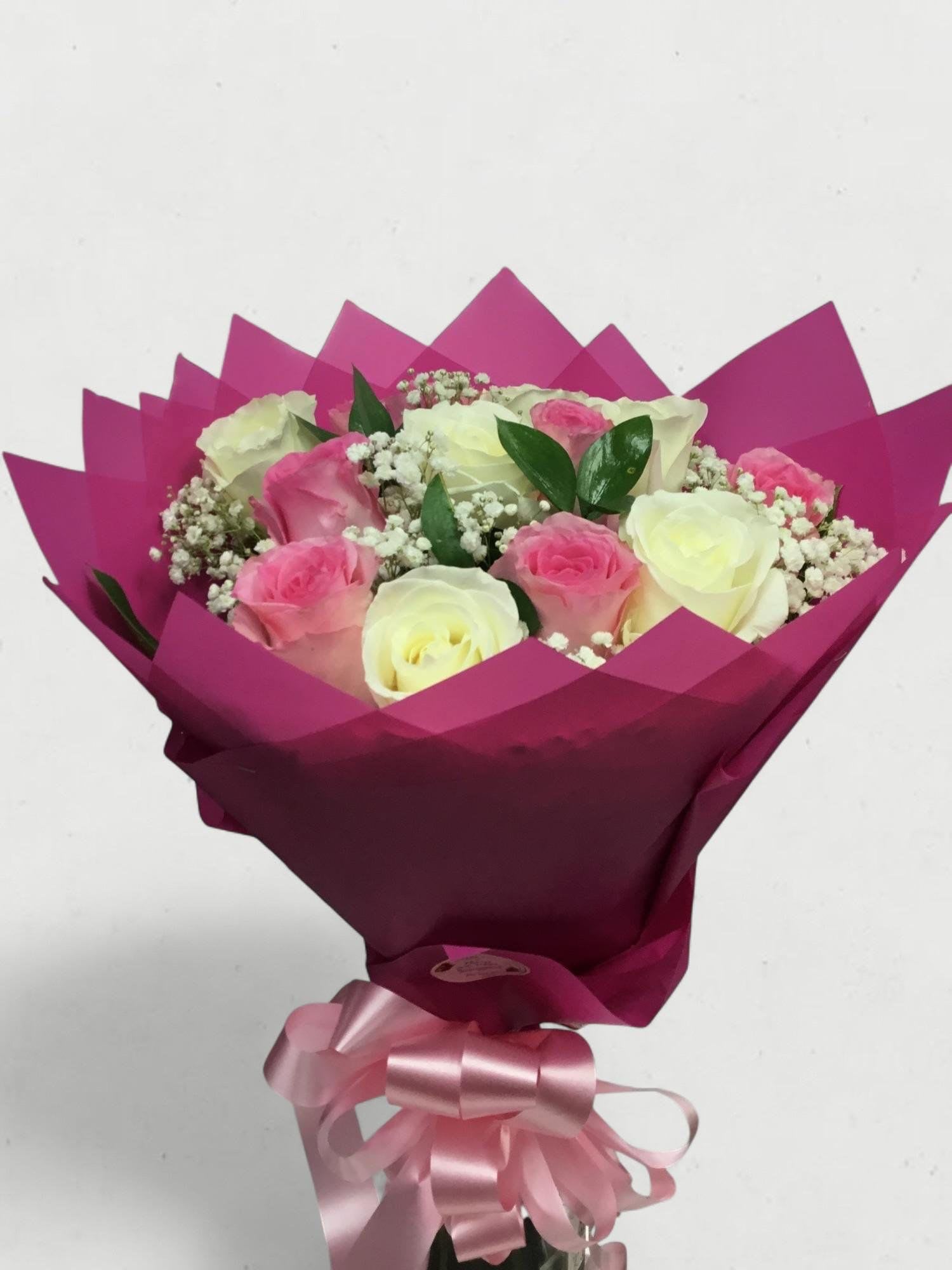 Brillant bouquet  - bouquet with 6 white roses and 7 pink roses and ribbon 