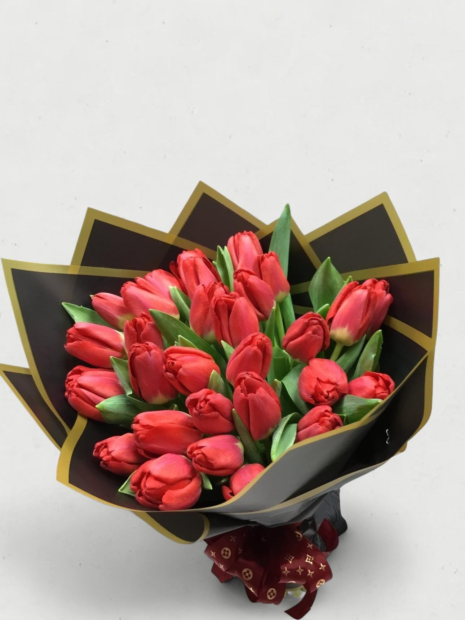 Endless tulips - BOUQUET RED TULIPS WITH RIBBON AND PAPER KOREAN 