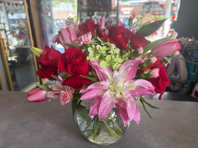 Love Splash - reds, pinks, whites, lovely splash. Perfect for a Birthday or a Celebration! 