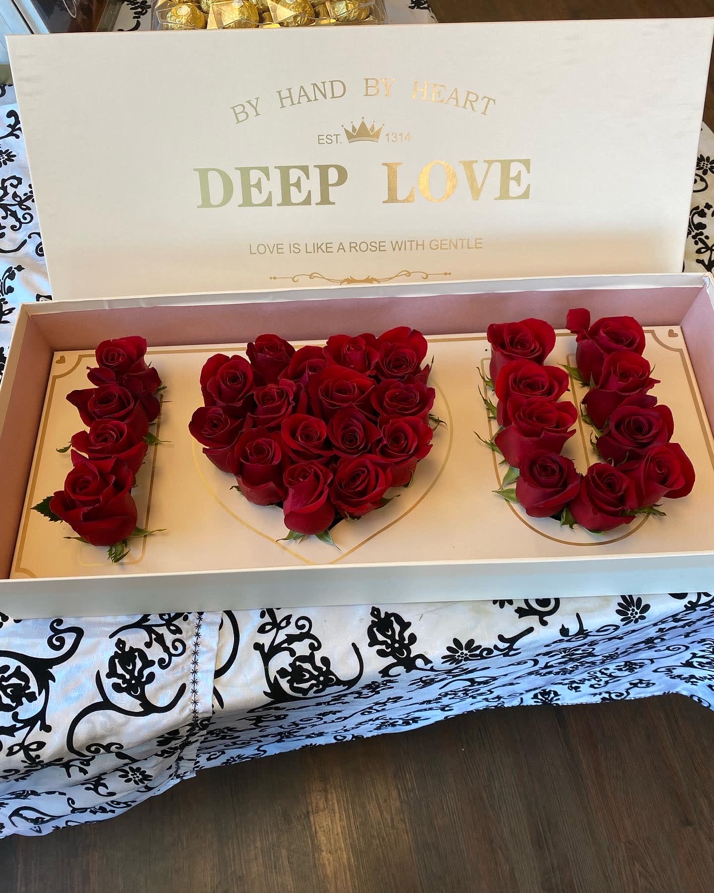 I LOVE YOU BOX   - RED ROSES in a BOX .  This box is NOW ONLY AVAILABLE IN BLACK NOT PINK