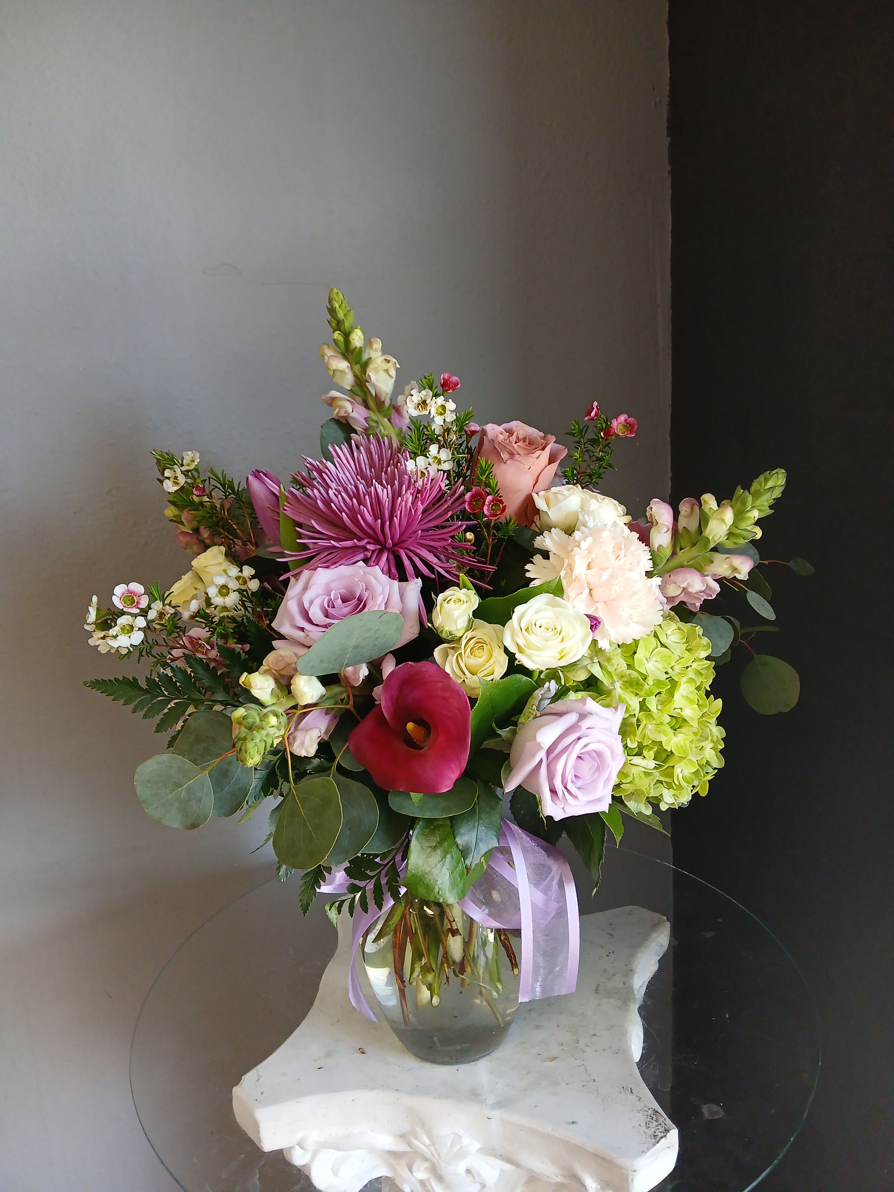 #710 Designer's Choice Vase Arrangement - This beautiful flower arrangement of fresh mixed seasonal blooms is made by local designers in the heart Orange California. Hand crafted and perfect for every occasion, from birthdays and new babies to sympathy and just because. The best choice to show you are thinking of that special someone. Can be sent as a local delivery or in-store pickup. This is an original, one of a kind arrangement. Order now before it's too late! 