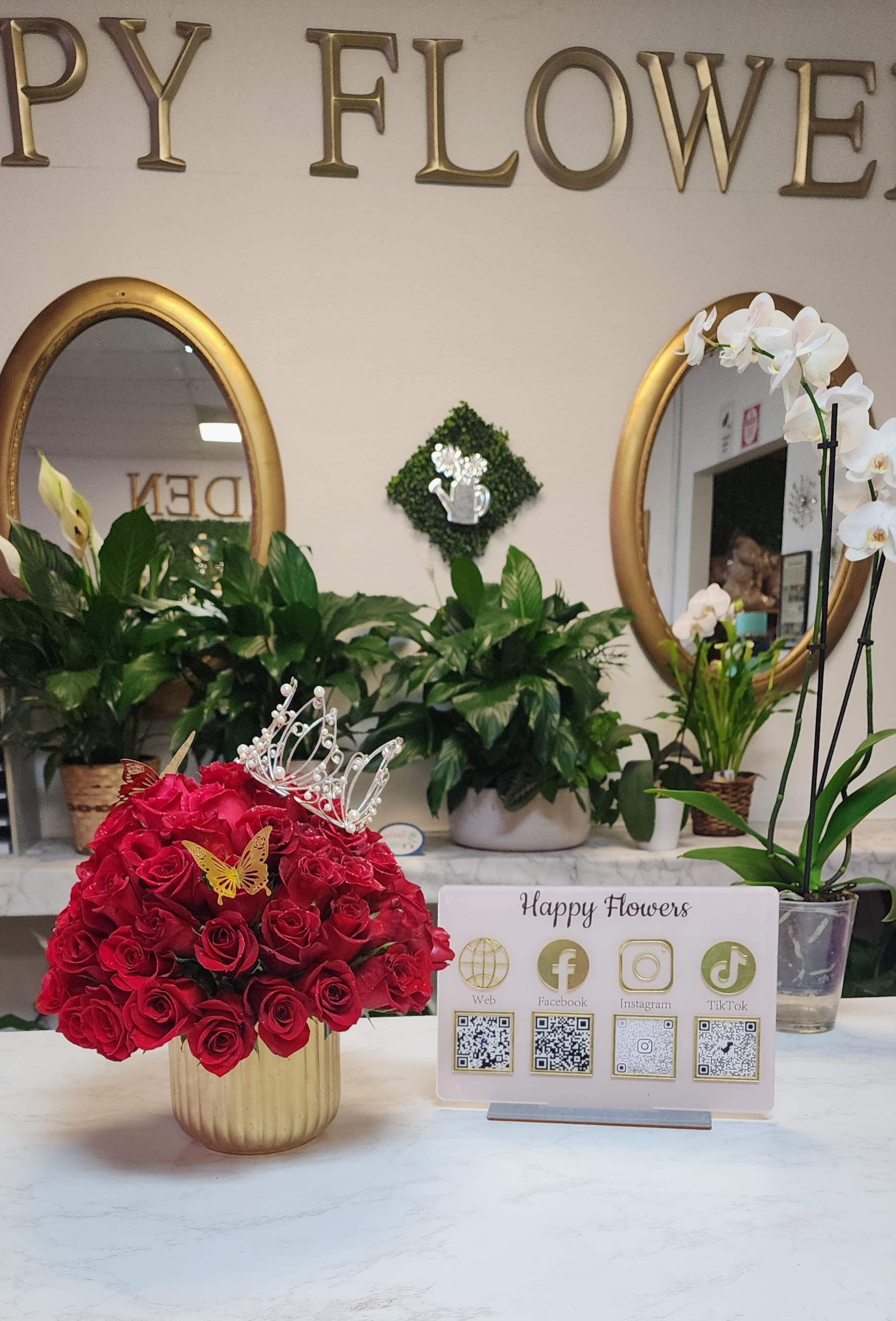 Red queen - Queen design with a 3 dozen of roses