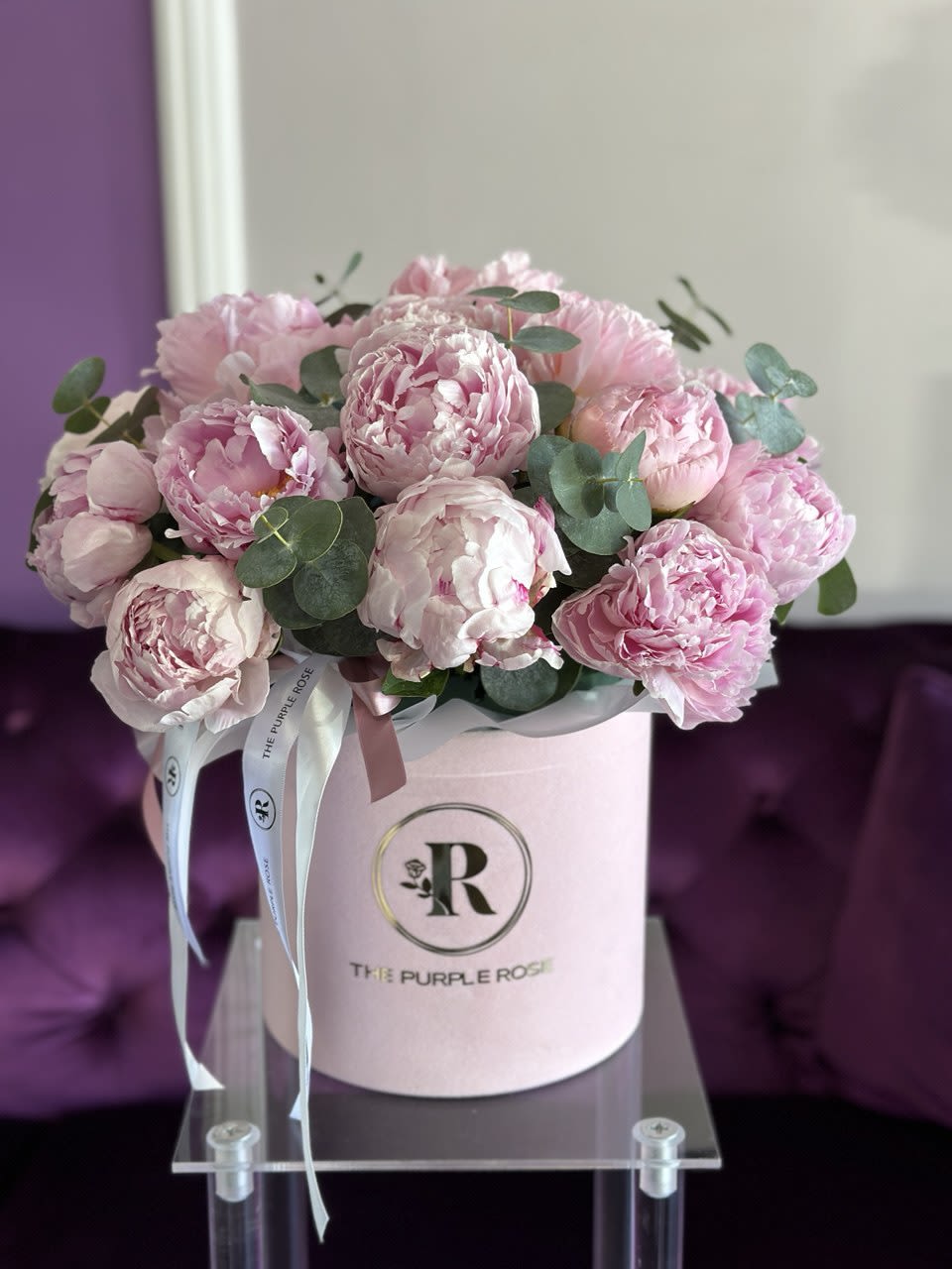 Peonies in box - DELUXE size is in the picture The main colors are pink and white. Please SPECIFY your preferred COLORS in Notes.