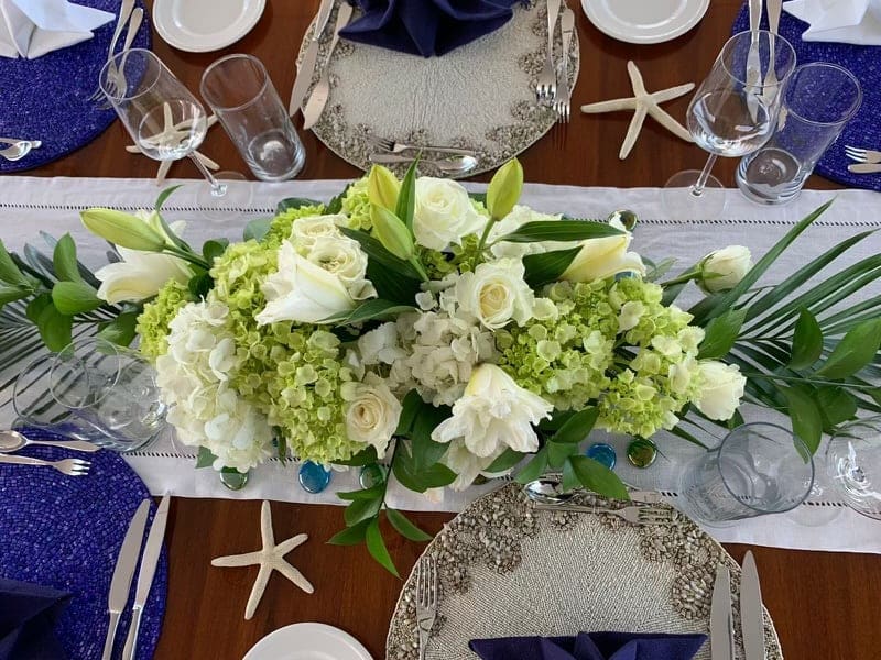 Favorite White - Roses, Lilies, Hydrangeas, green 