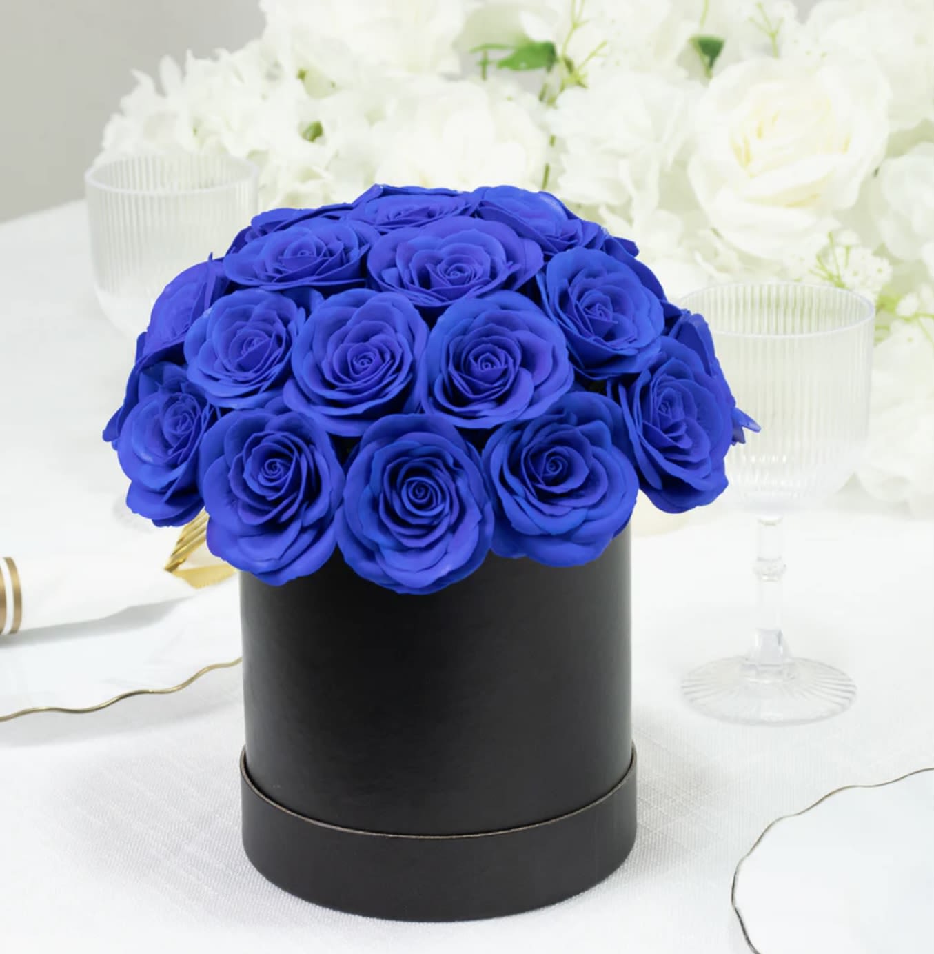 Blue rose bouquet in a black hat box