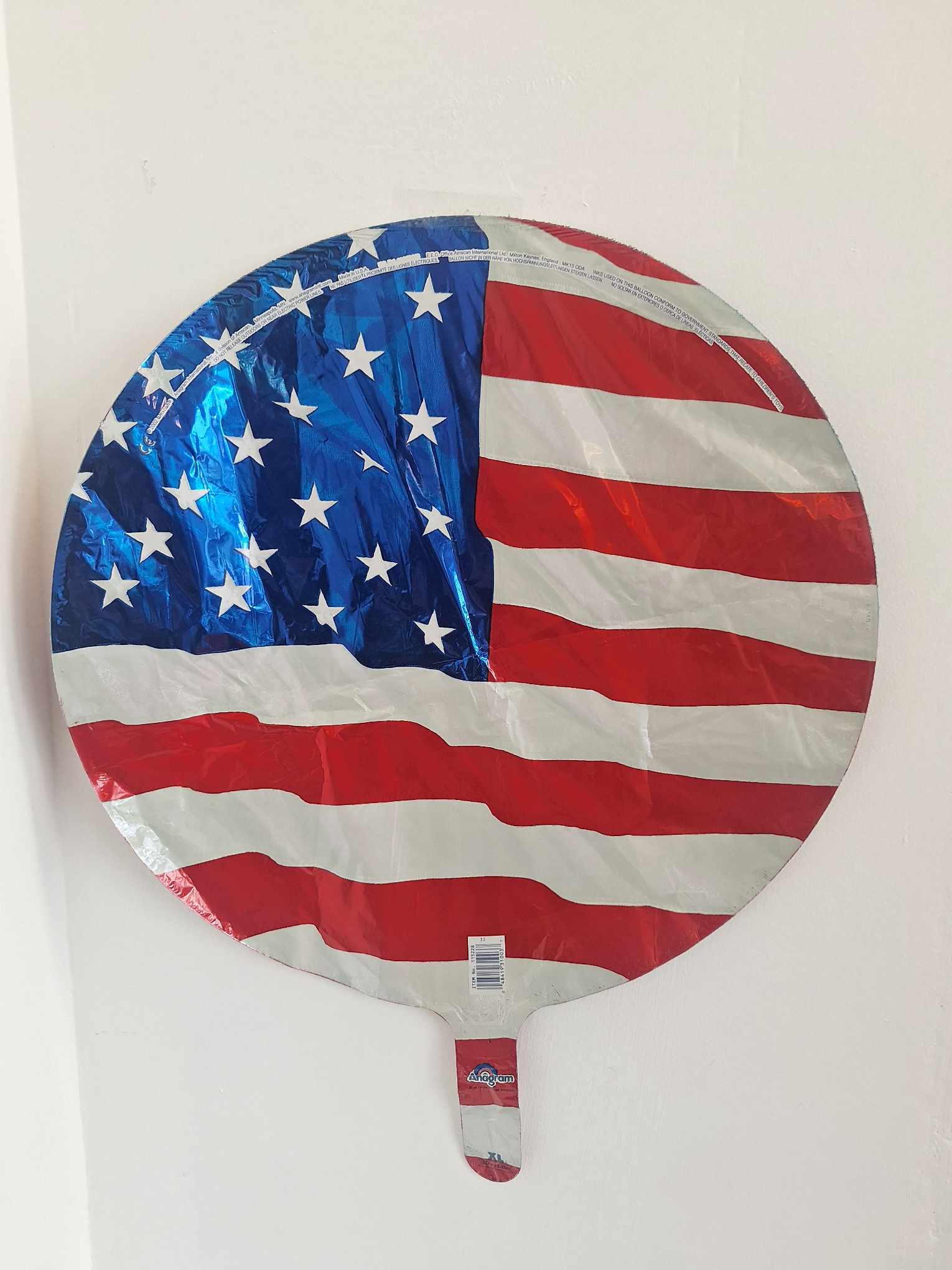 American Flag Circle Mylar Balloon (717a) - 18in mylar that you can add to any balloon bouquet, stuffed animal, box of chocolates, or floral arrangement. *if you're ordering multiple balloons individually (not in an already advertised set or tied to a flower arrangement/stuffed animal) you will need to purchase a balloon weight otherwise the balloons will need to be picked up*