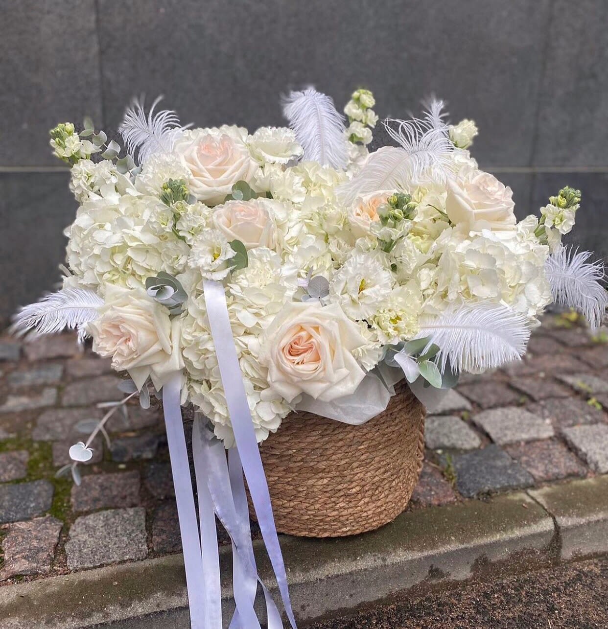 № 14 - Basket wit garden roses and feathers.