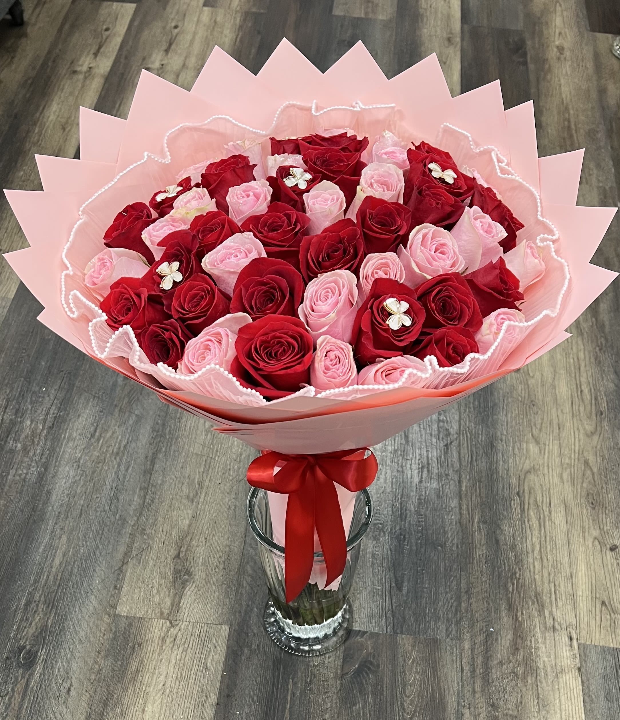 50 Red And Pink Roses With Glitter Bouquet AndbButterflies On The Top - Buyer will receive 50 Roses in total