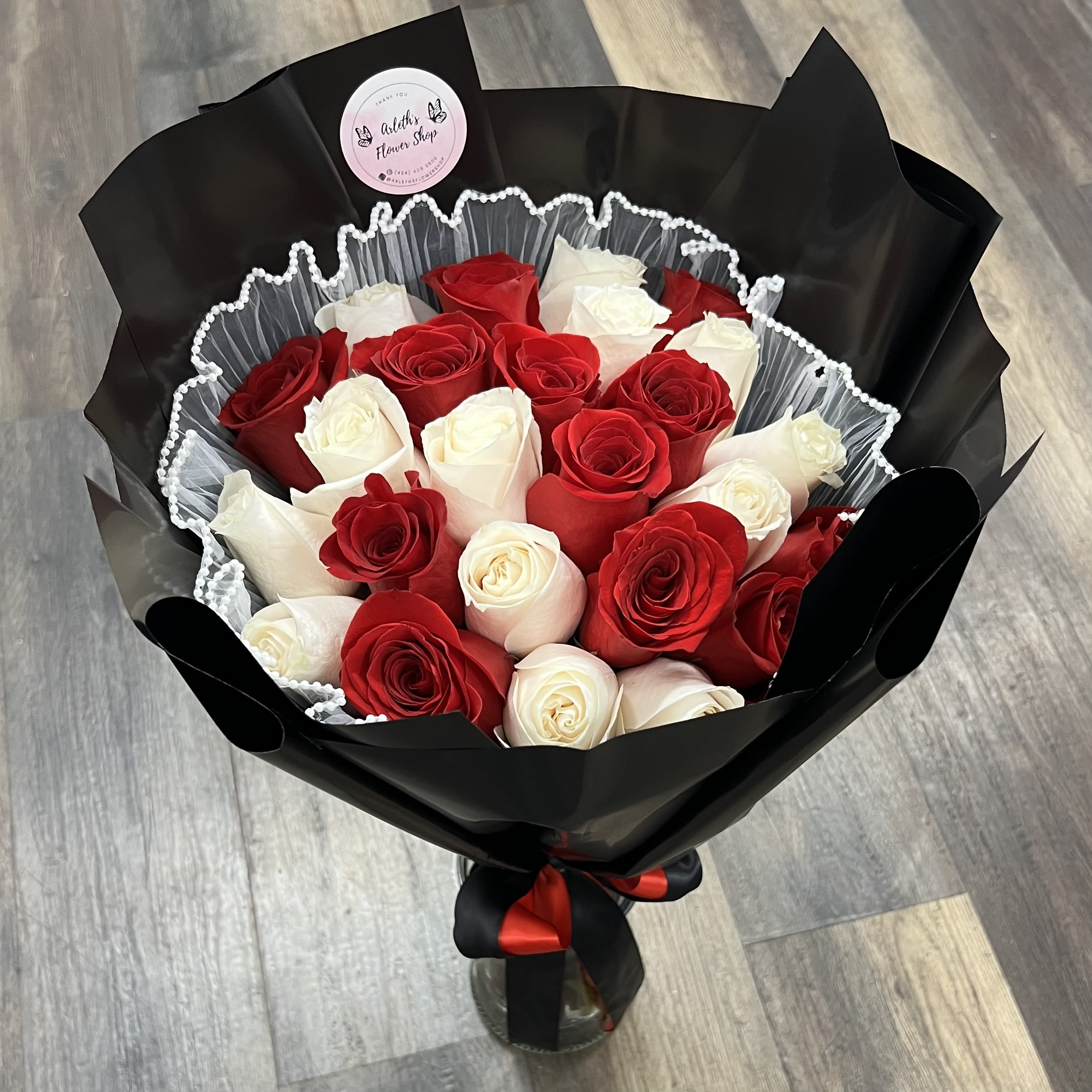 25 White And Red Roses Bouquet  - Buyer receive 25 roses in total.