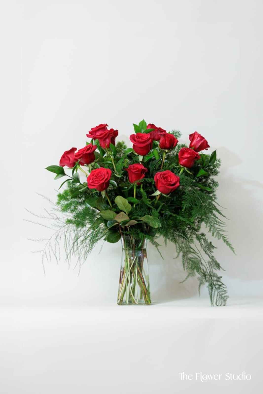 A Dozen Roses! - Special of the week Dozen Roses Arrangement! Beautiful classic arrangement Dozen long stem roses, perfect for any special occasion. You can choose any color of roses.