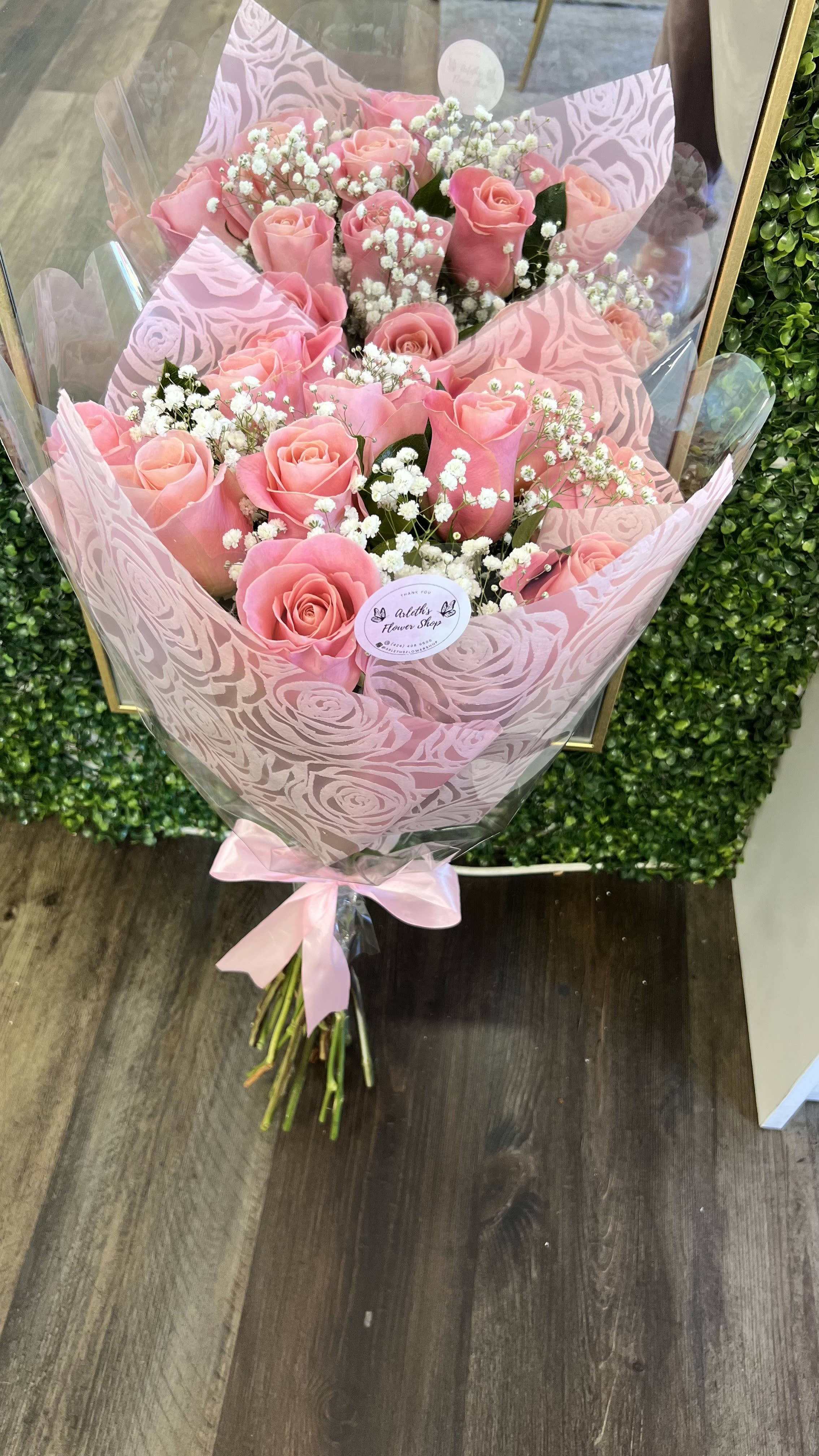 Dozen Pink Roses Bouquet - Buyer will receive 12 Pink roses 