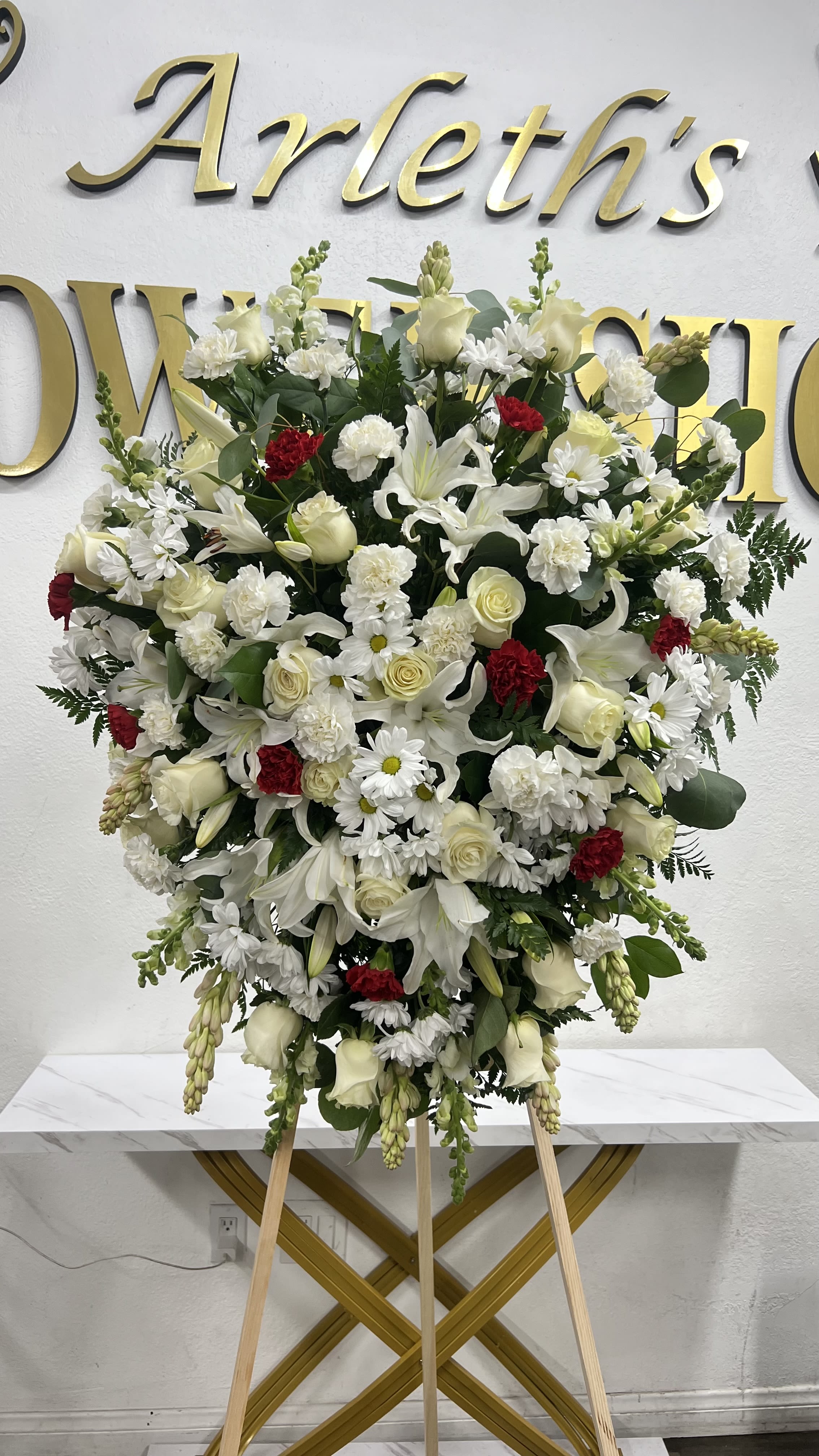 Médium Spray With Mixed Flowers - Buyer will receive a Médium Spray