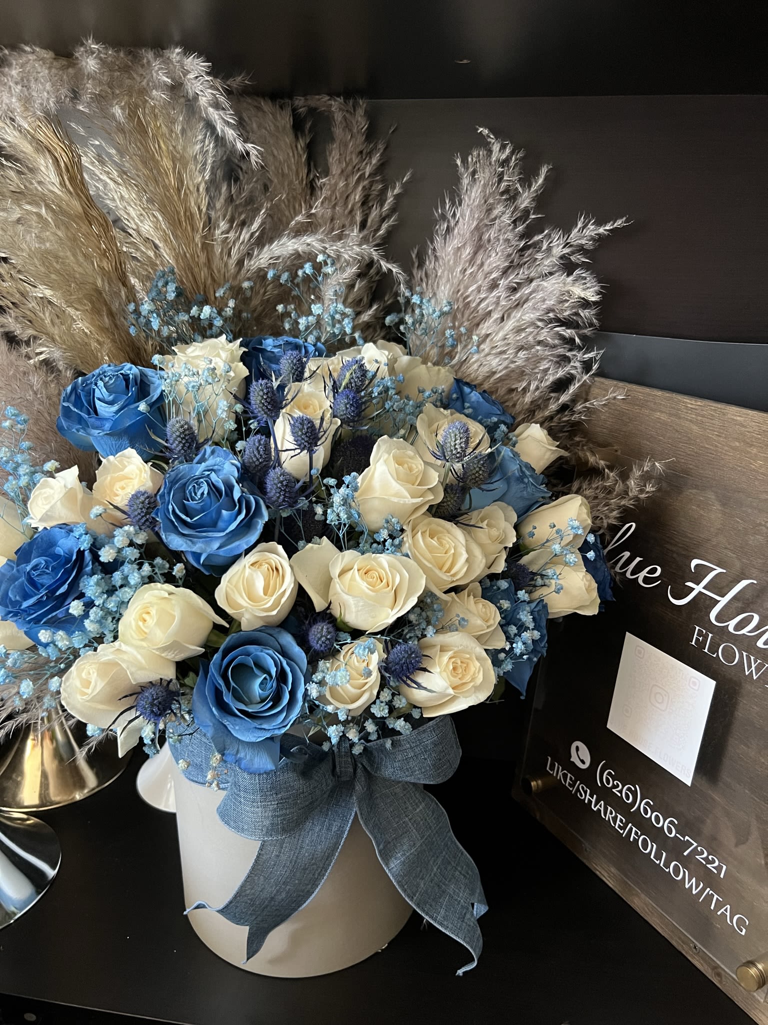 Ariel Box - Box of blue and white flowers, clouds and Eryngnium