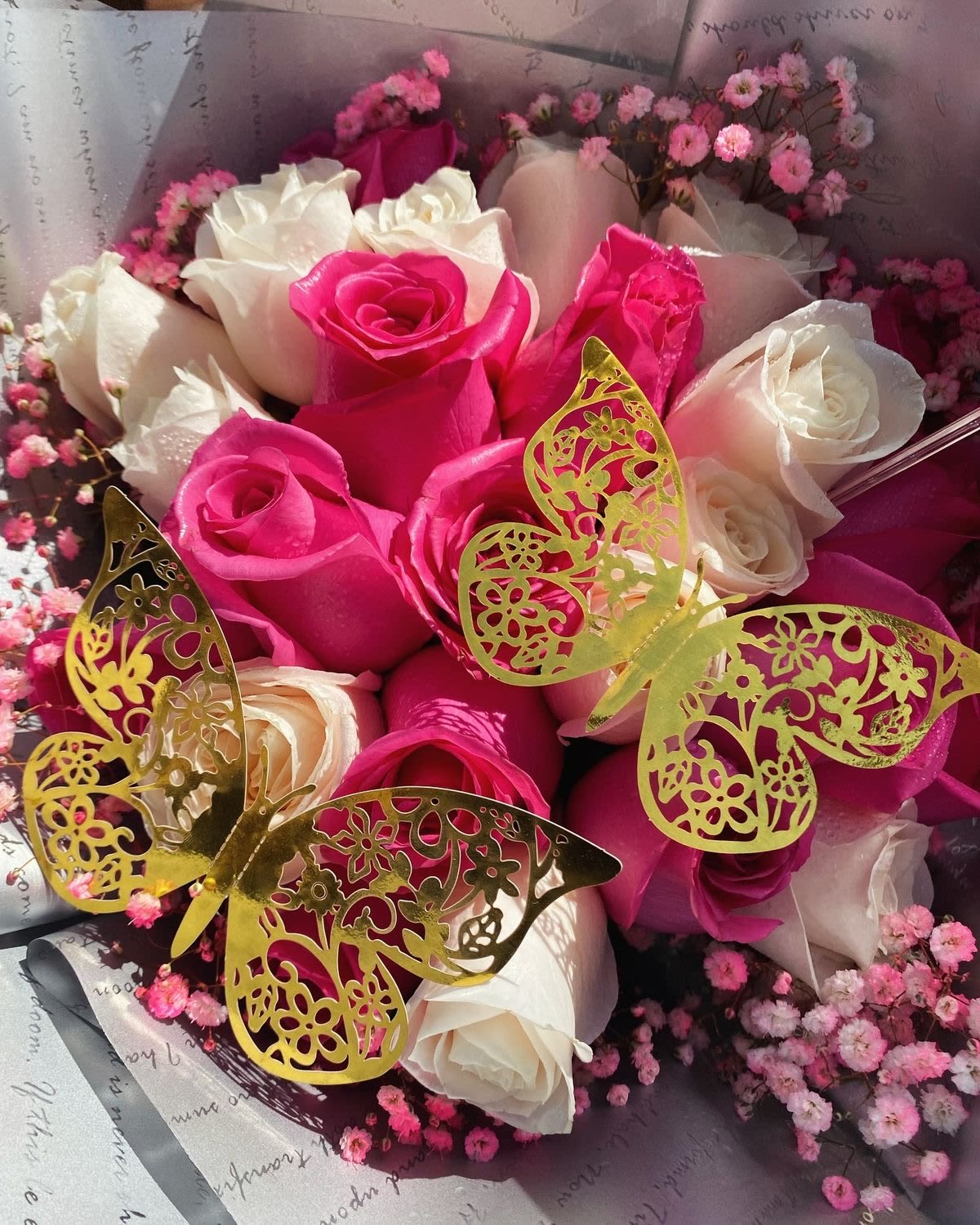 Lovely bouquet - Send your love a beautiful white and pink bouquet with 24 roses wrapped in decorative paper with butterflies added for decoration.