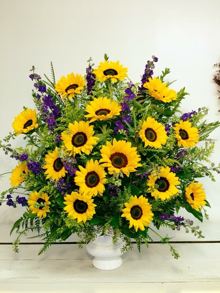 Sunflower Simplicity - A simple one-sided design sunflowers and delphinium.