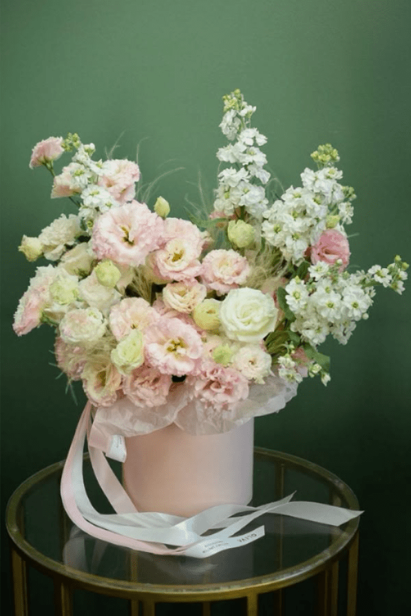 Shy Louise box with lisianthus - Beautiful light pink lisianthus with fragrant mattiola
