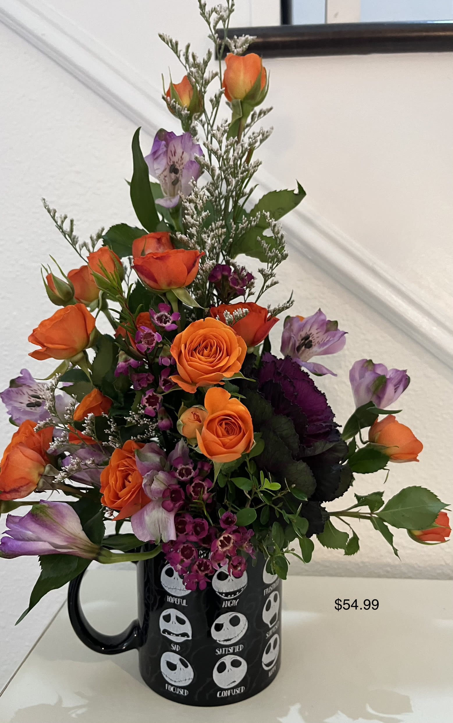 Disney Nightmare before Christmas - Emotions of Jack mug with spray roses, with alstroemerias and seasonal flowers   Emociones de la taza de Jack con rosas en aerosol, con alstroemerias y flores de temporada