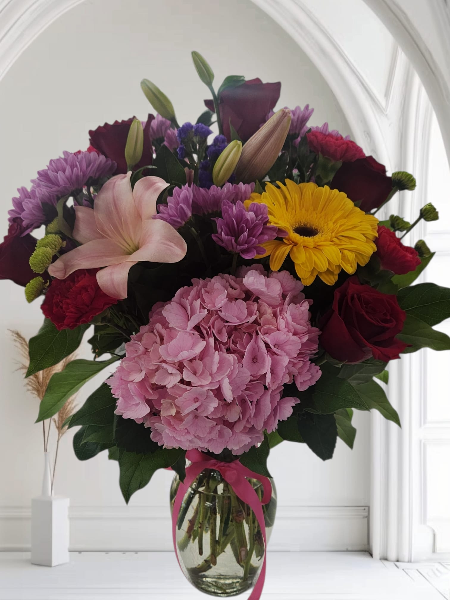 Pink - Red Swing Bouquet - a bouquet that will tell them just that. This Eternally Bouquet is the perfect gift to tell someone that you have that enduring love. Striking red roses surrounded by stargazer lilies in a beautifully elegant vase.  