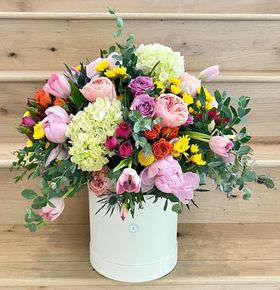 Flowers in a BOX!  - A mix of premium roses, tulips and other flowers in a box. Colors might vary depending on availability. Colors boxes available are pink, white, black, red and gold. 