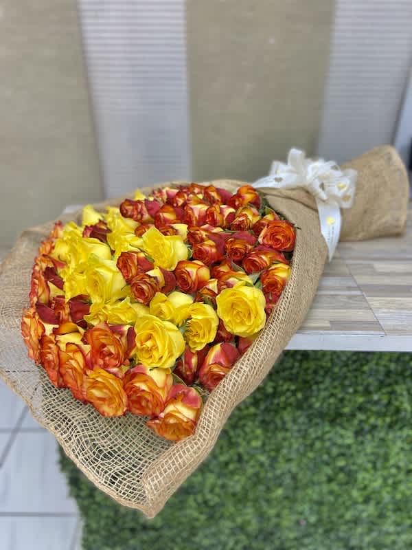 100 Roses Burlap Handheld Bouquet - High Magic - 100 Roses Burlap, Handheld Bouquet