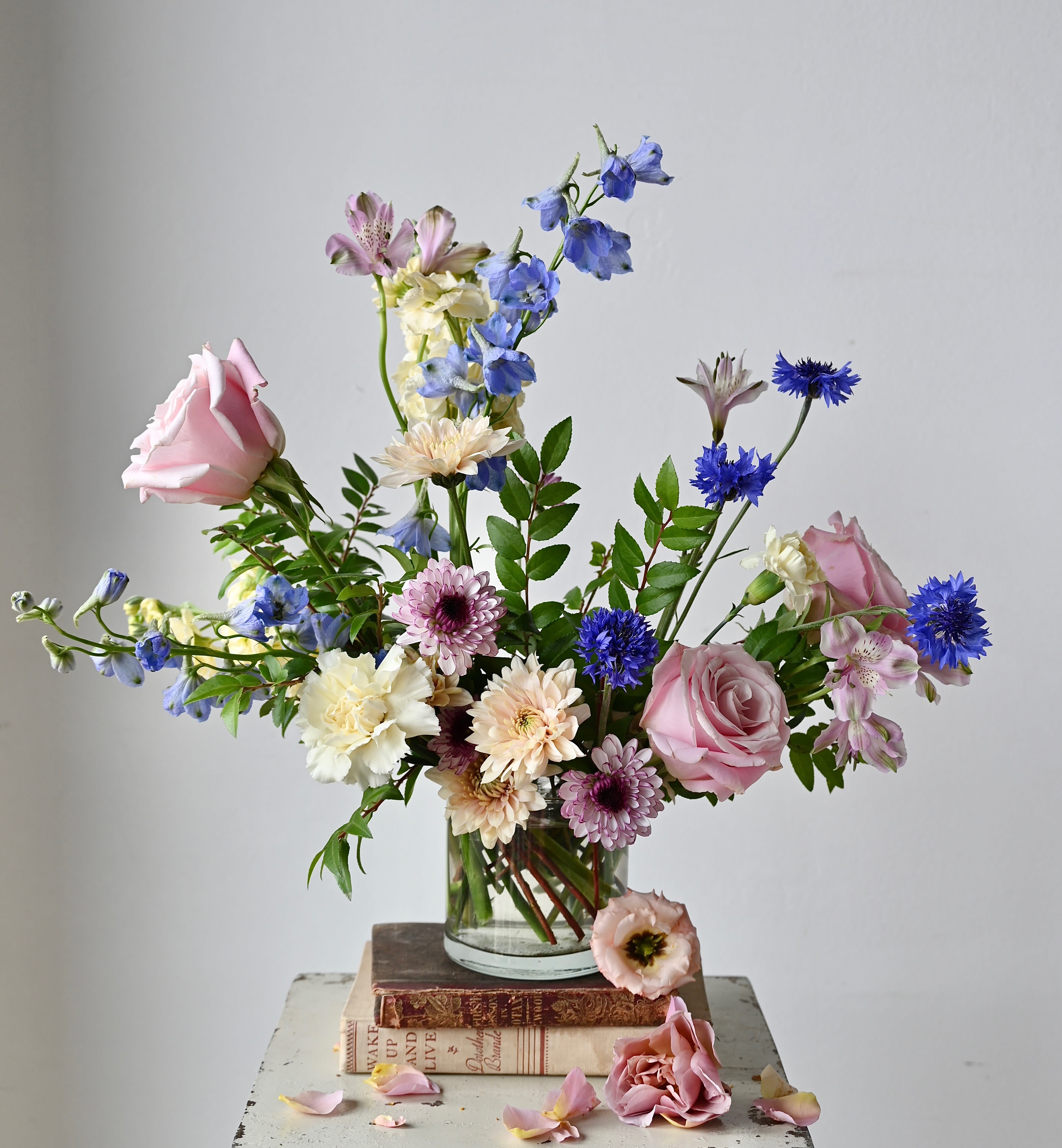 3-Week Floral Subscription - Receive fresh flowers arranged in a glass vase each week for three weeks.  Arrangement will be delivered on Wednesday or Thursday, and there is no delivery charge!   Three sizes/price points available:  $195 ($65x3), $255 ($85x3) or $330 ($110x3).  Makes a great gift!  Customize the frequency in the "Special Instructions" - weekly, bi-weekly or monthly.