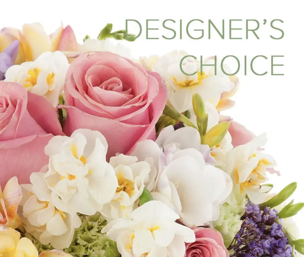 Designer,s choice  - Floral arrangement choice of the designer with the most beautiful and fresh flowers. We' ll do all the work. you take all the credit.  ***just leave special instruccion like ocassion or preferr color*** 